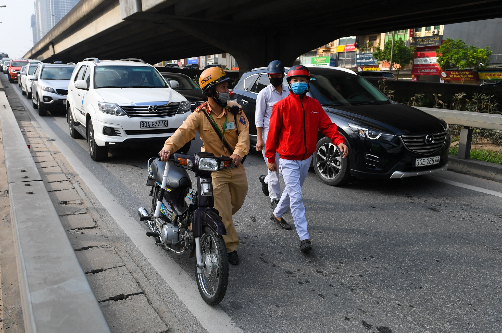 duong Ha Noi tac khap noi anh 5