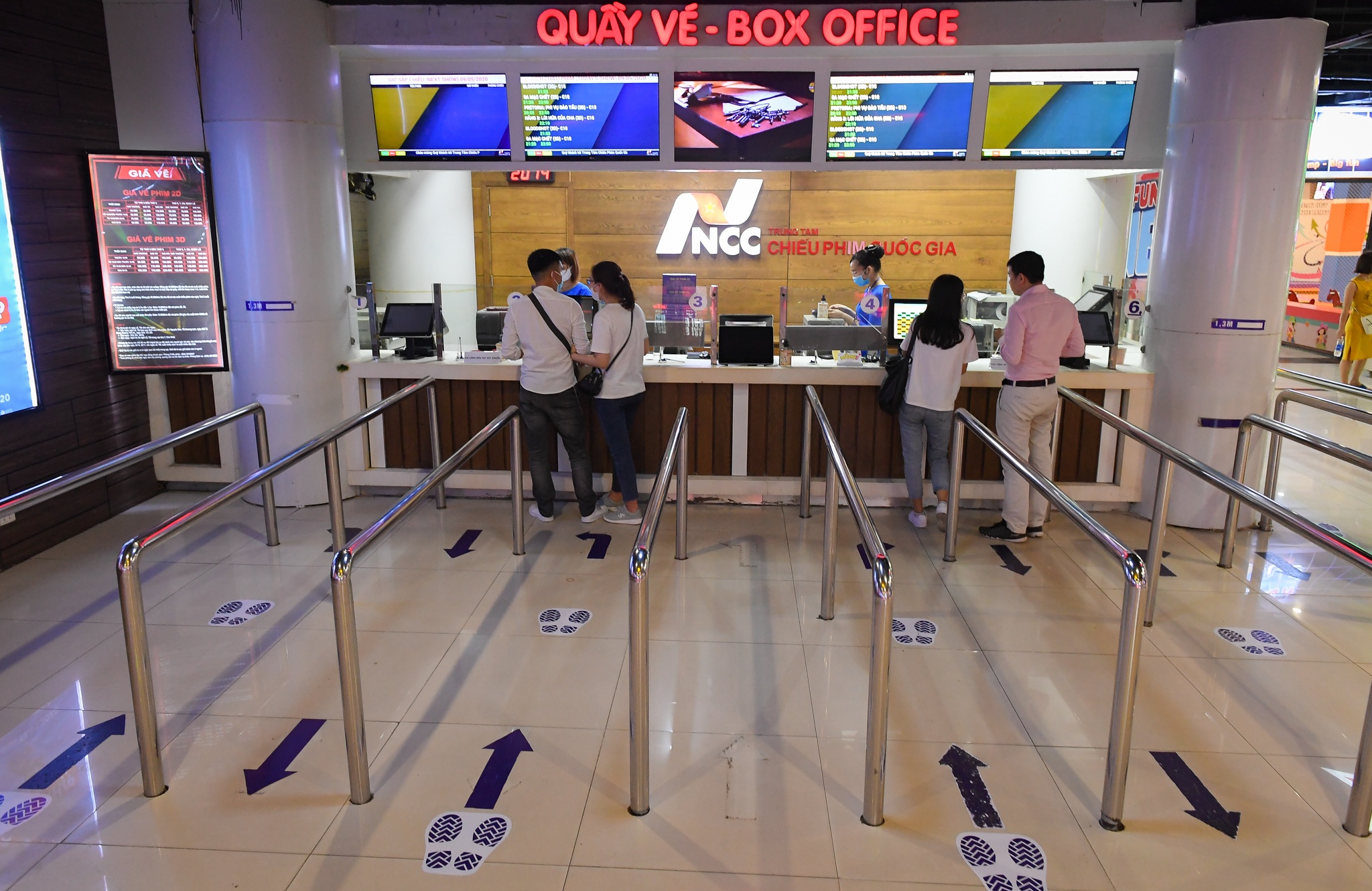 rap chieu phim thuc hien gian cach anh 1