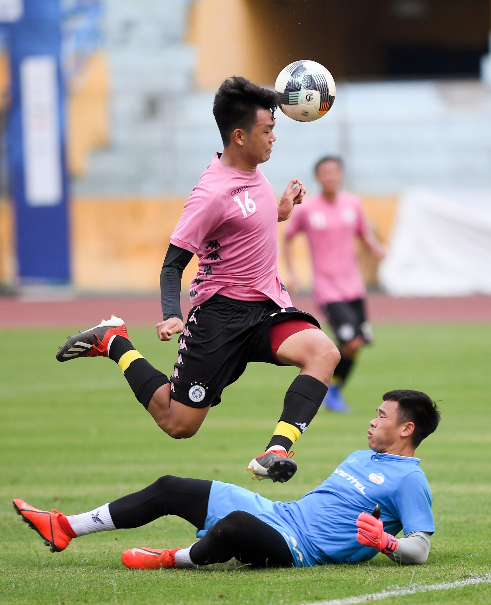 HLV Park Hang-seo tang qua sinh nhat anh 8