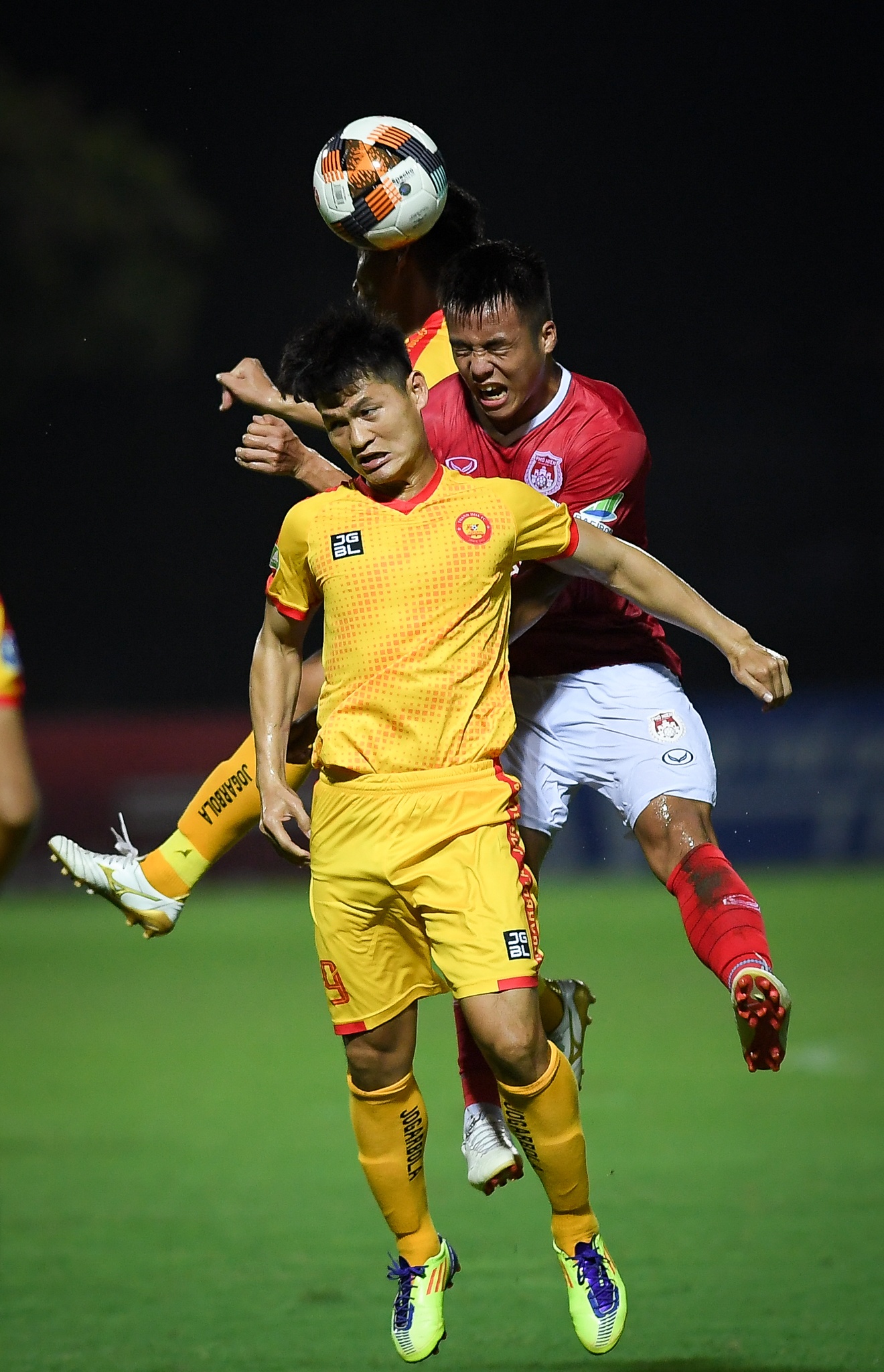 Cau thu Thanh Hoa an mung cuong nhiet anh 2