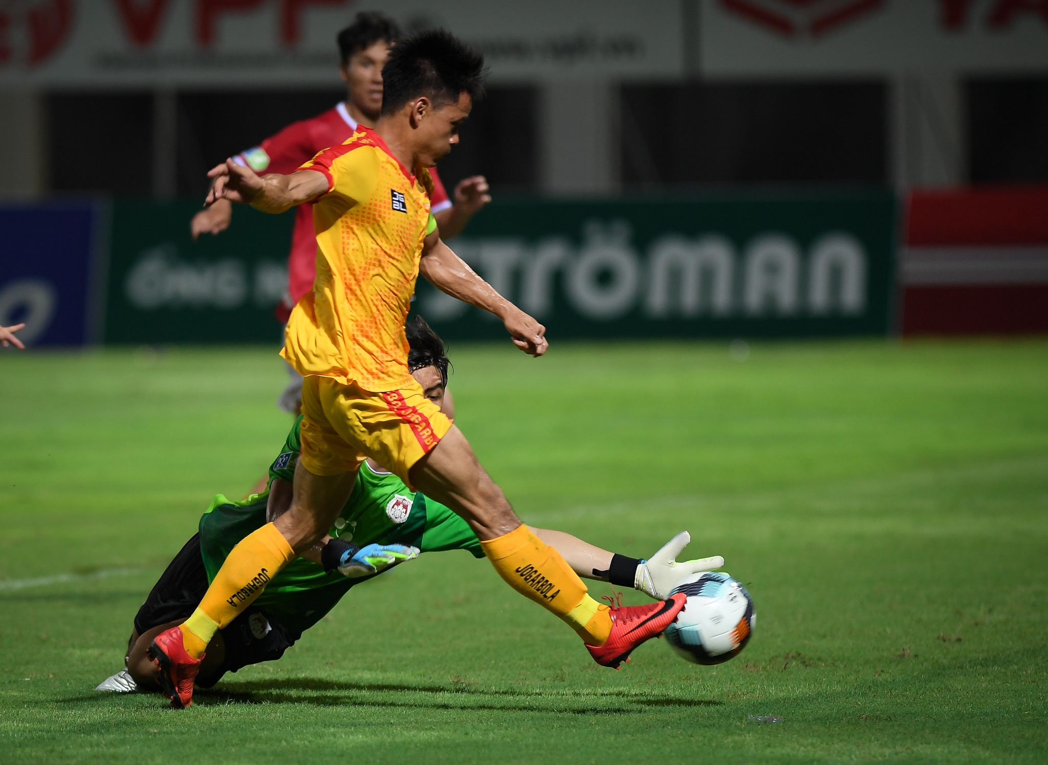 Cau thu Thanh Hoa an mung cuong nhiet anh 3