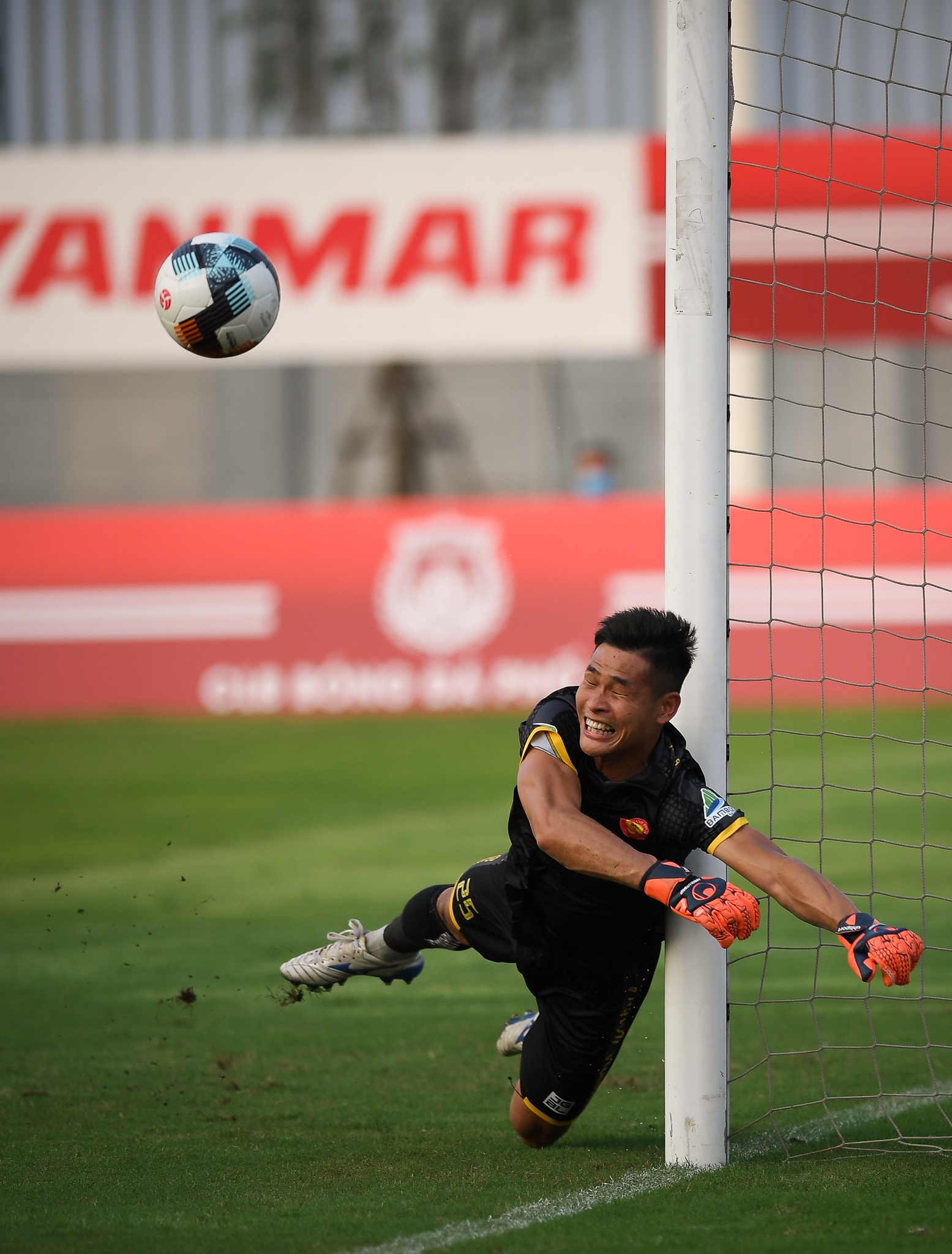 Cau thu Thanh Hoa an mung cuong nhiet anh 7