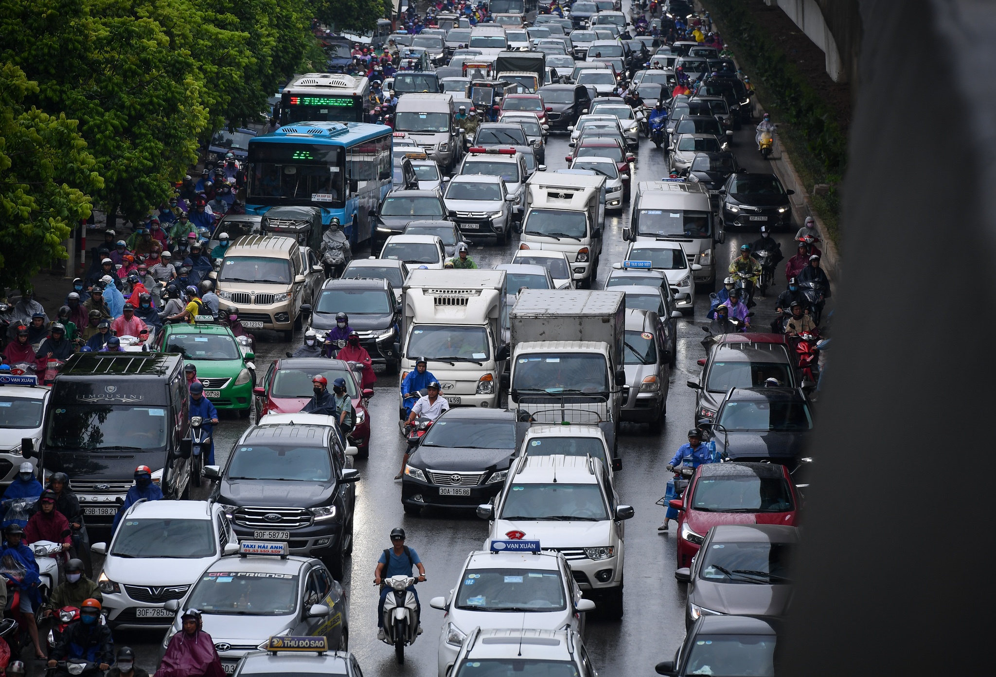 duong Ha Noi tac nghen trong mua anh 1