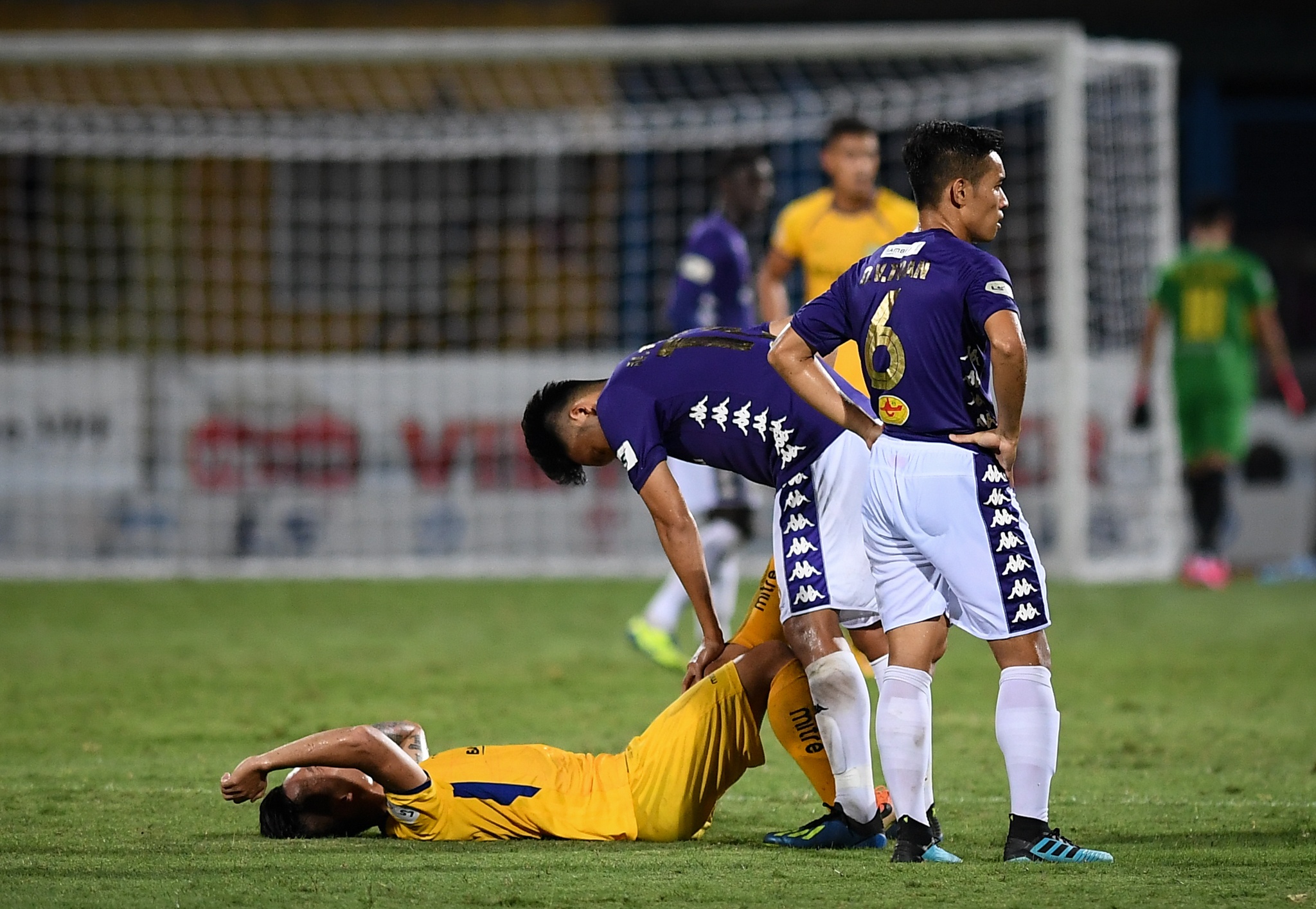 Phan Van Duc solo tu giua san anh 11