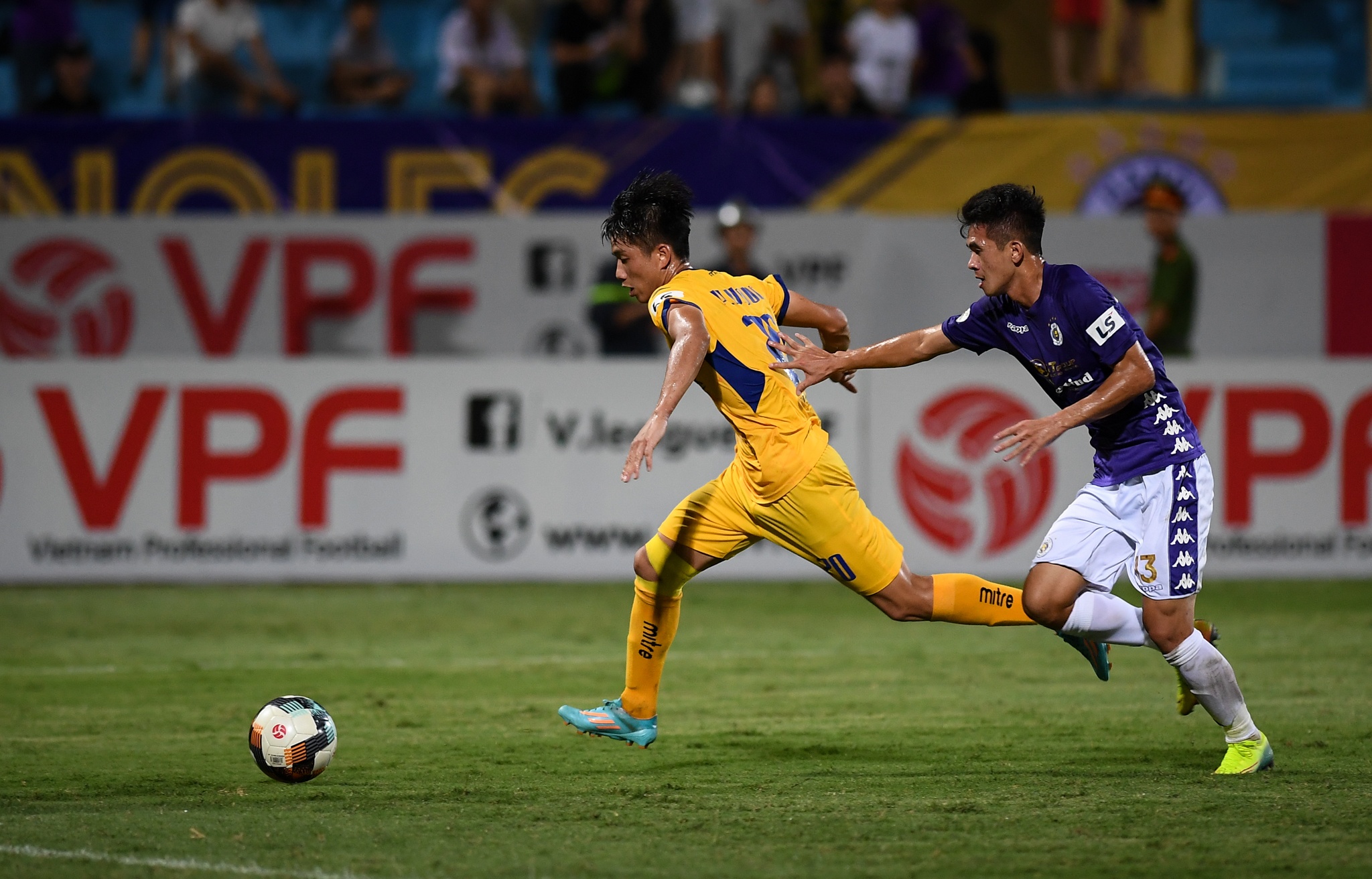 Phan Van Duc solo tu giua san anh 2