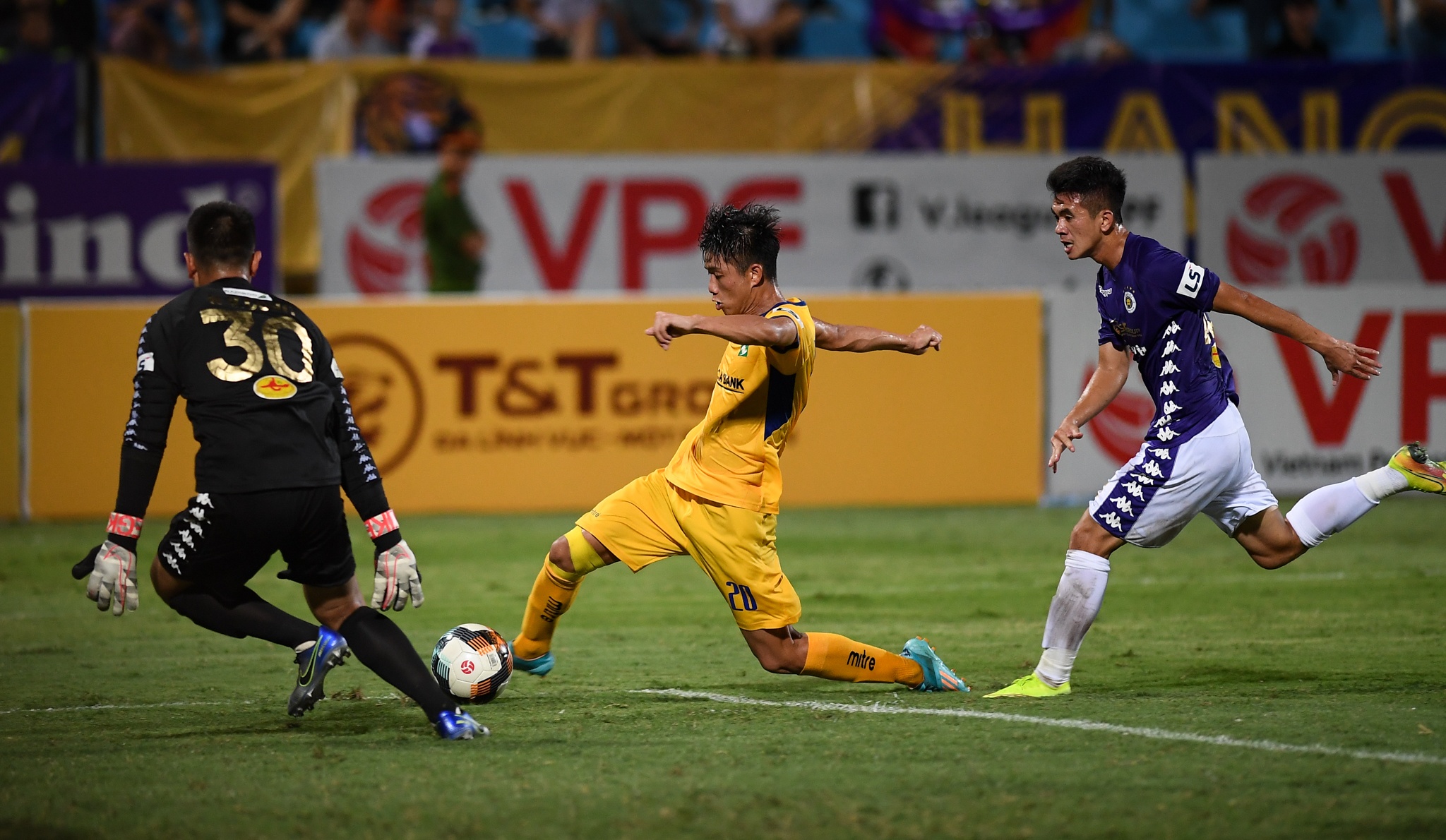 Phan Van Duc solo tu giua san anh 3