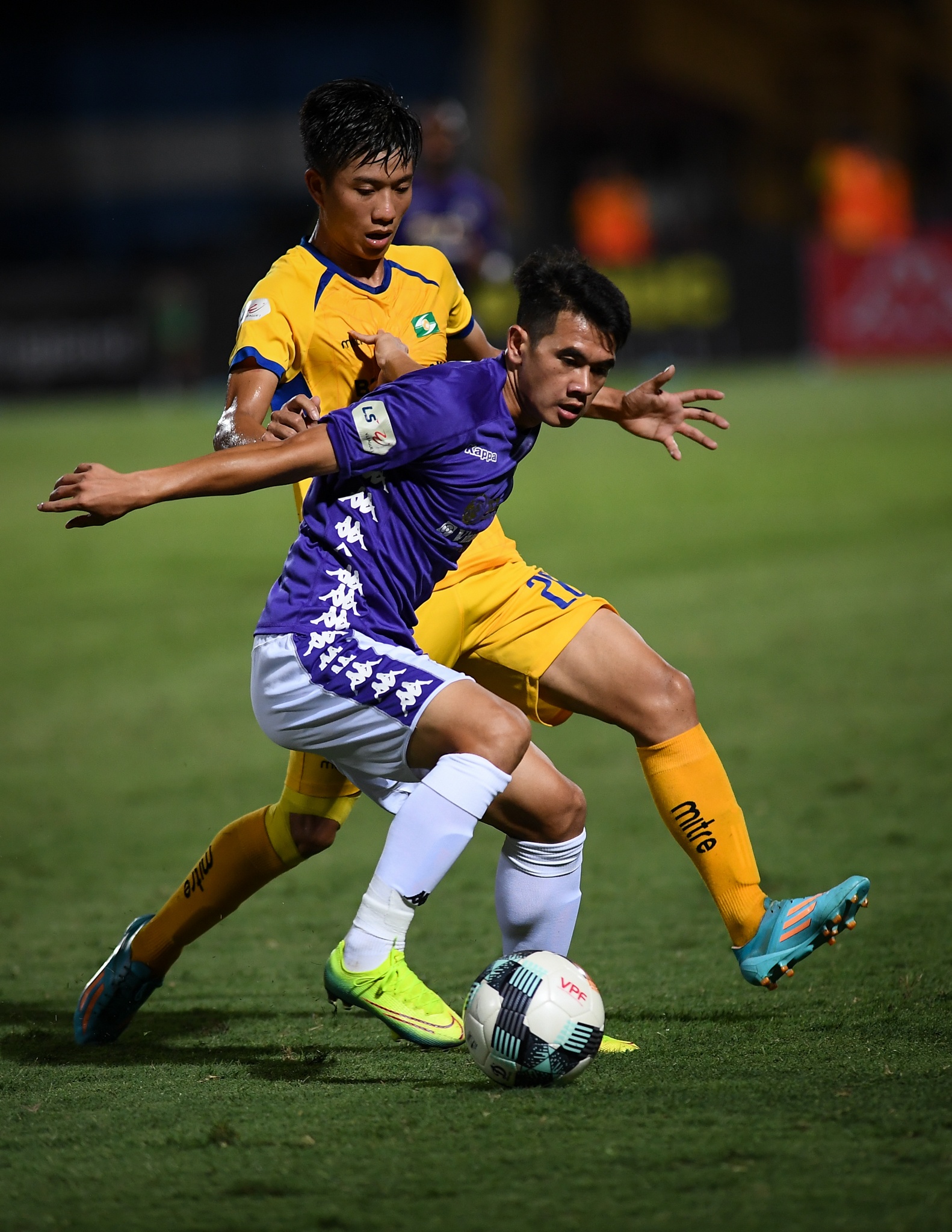 Phan Van Duc solo tu giua san anh 4