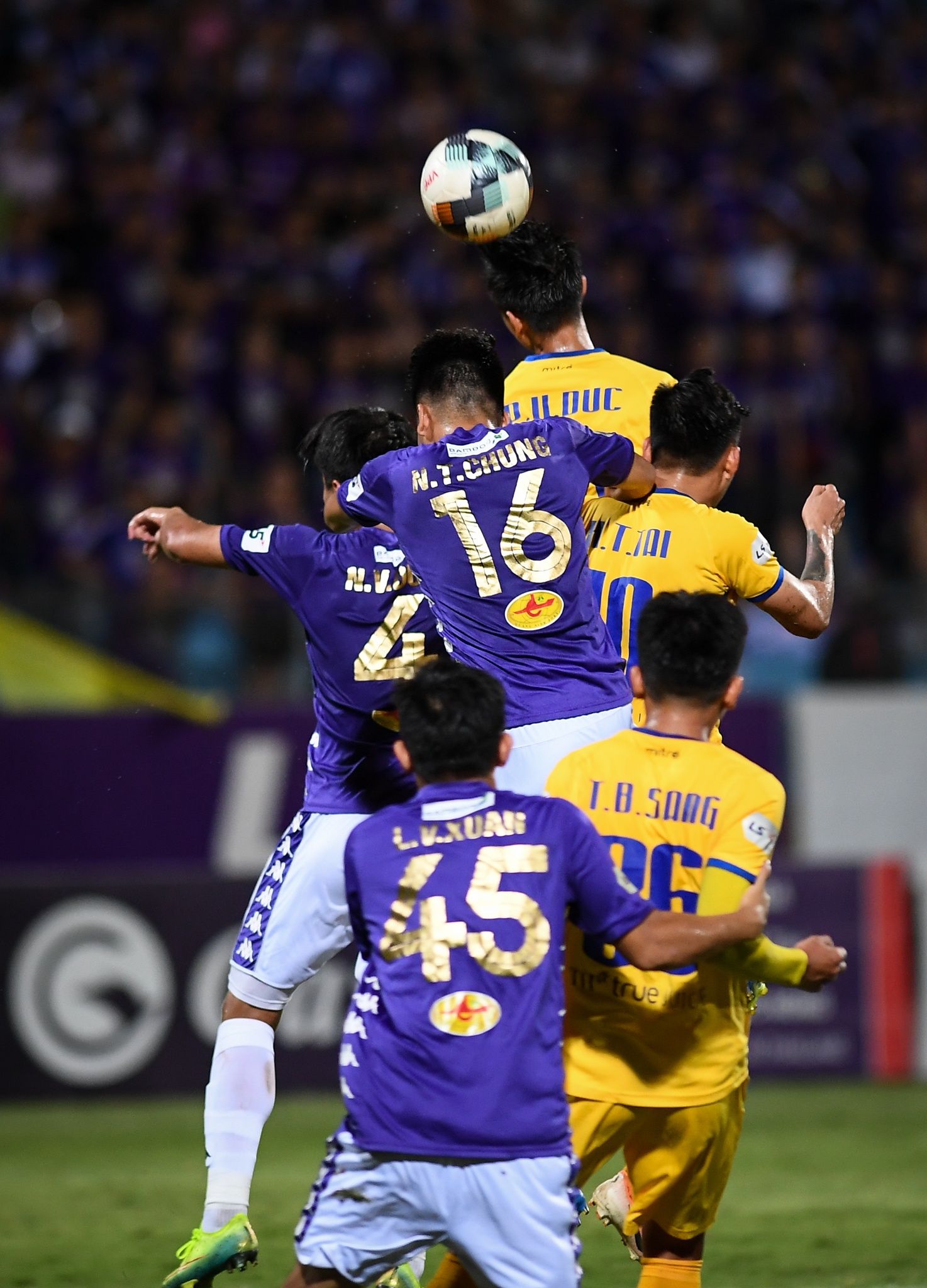 Phan Van Duc solo tu giua san anh 5