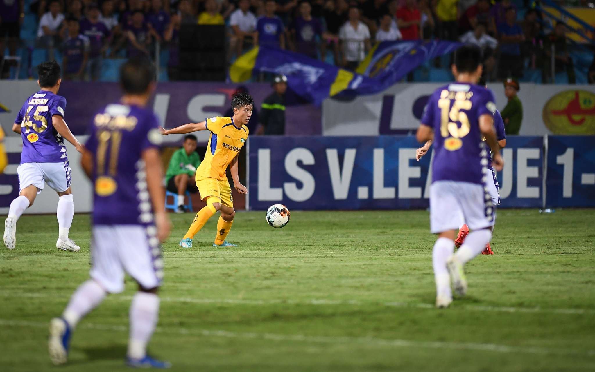 Phan Van Duc solo tu giua san anh 6