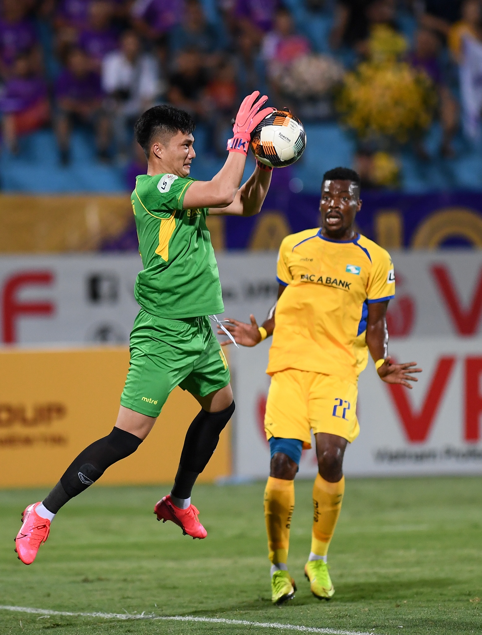 Phan Van Duc solo tu giua san anh 7