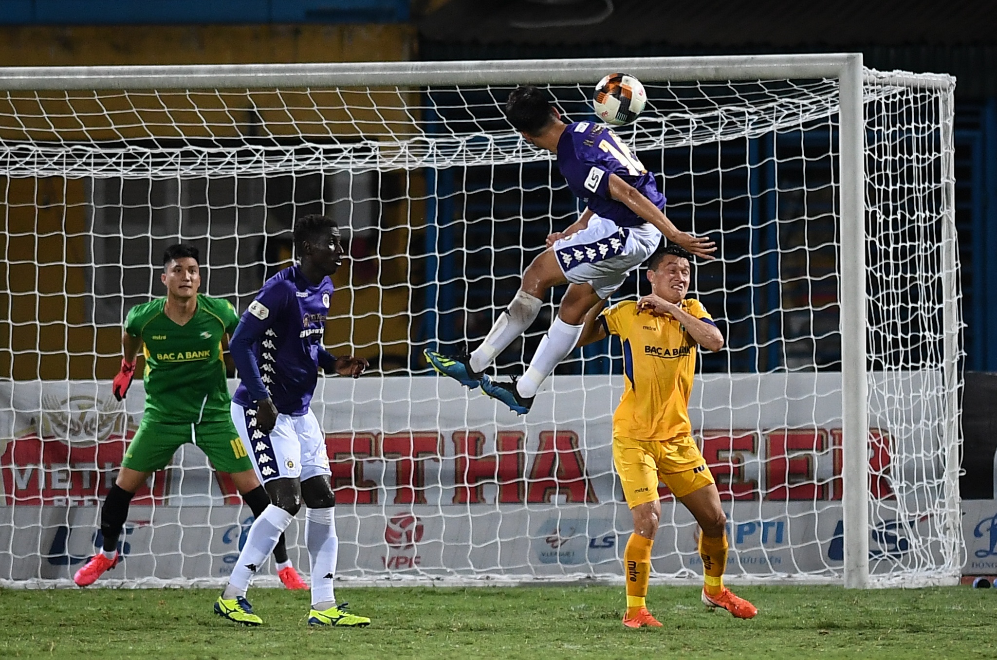 HUng Dung be con anh 8