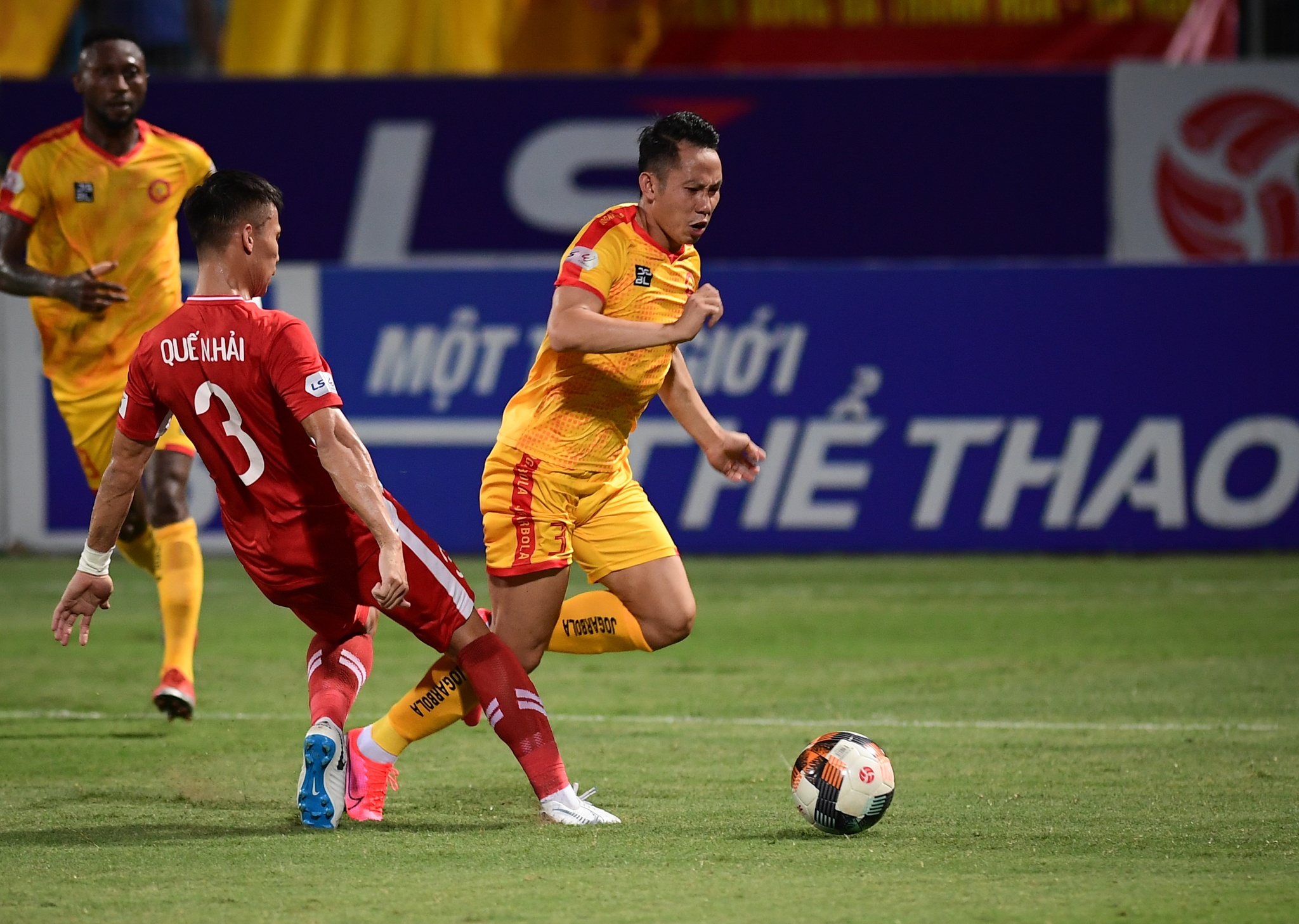 Que Ngoc Hai mac sai lam anh 2