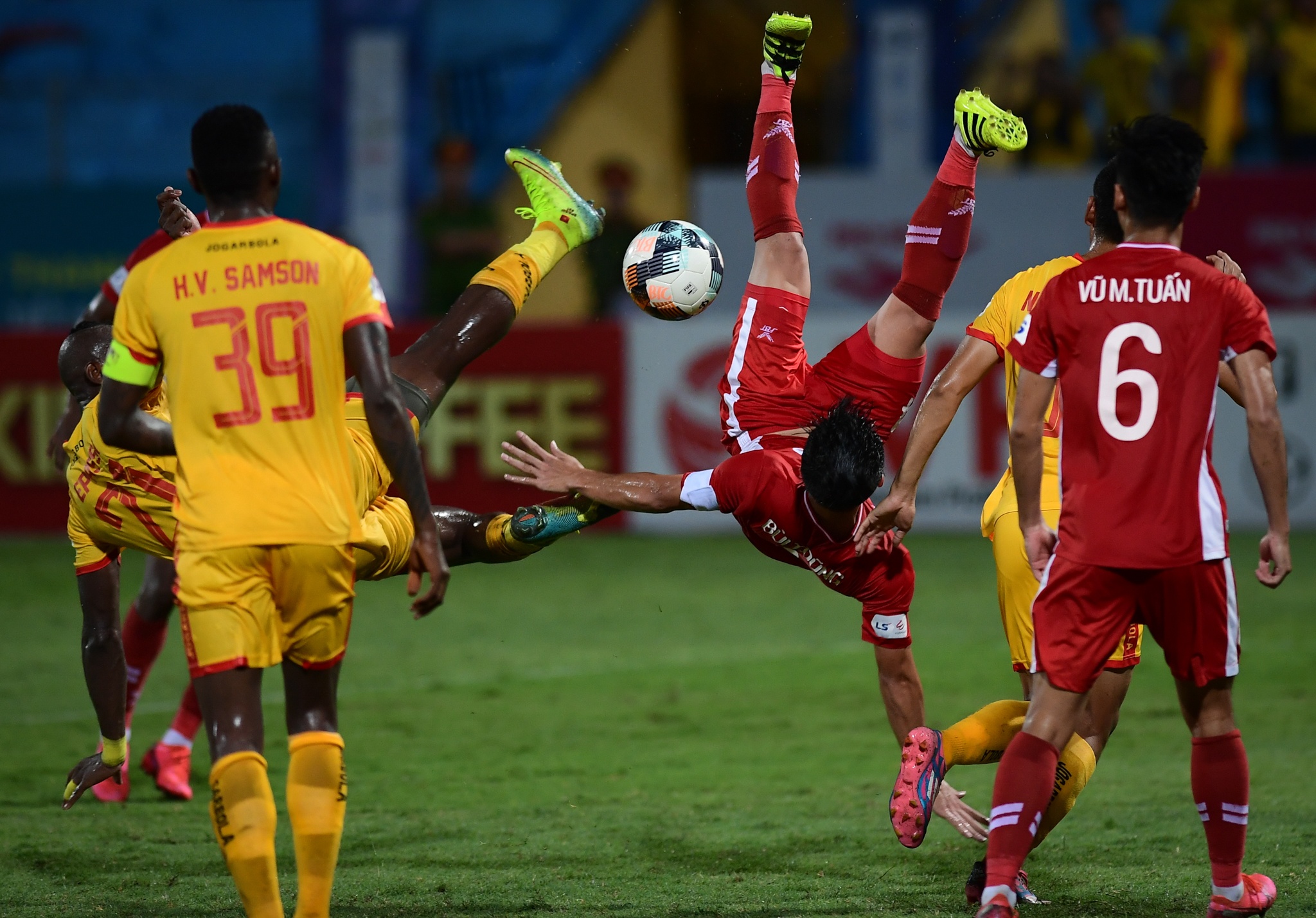 Que Ngoc Hai mac sai lam anh 6