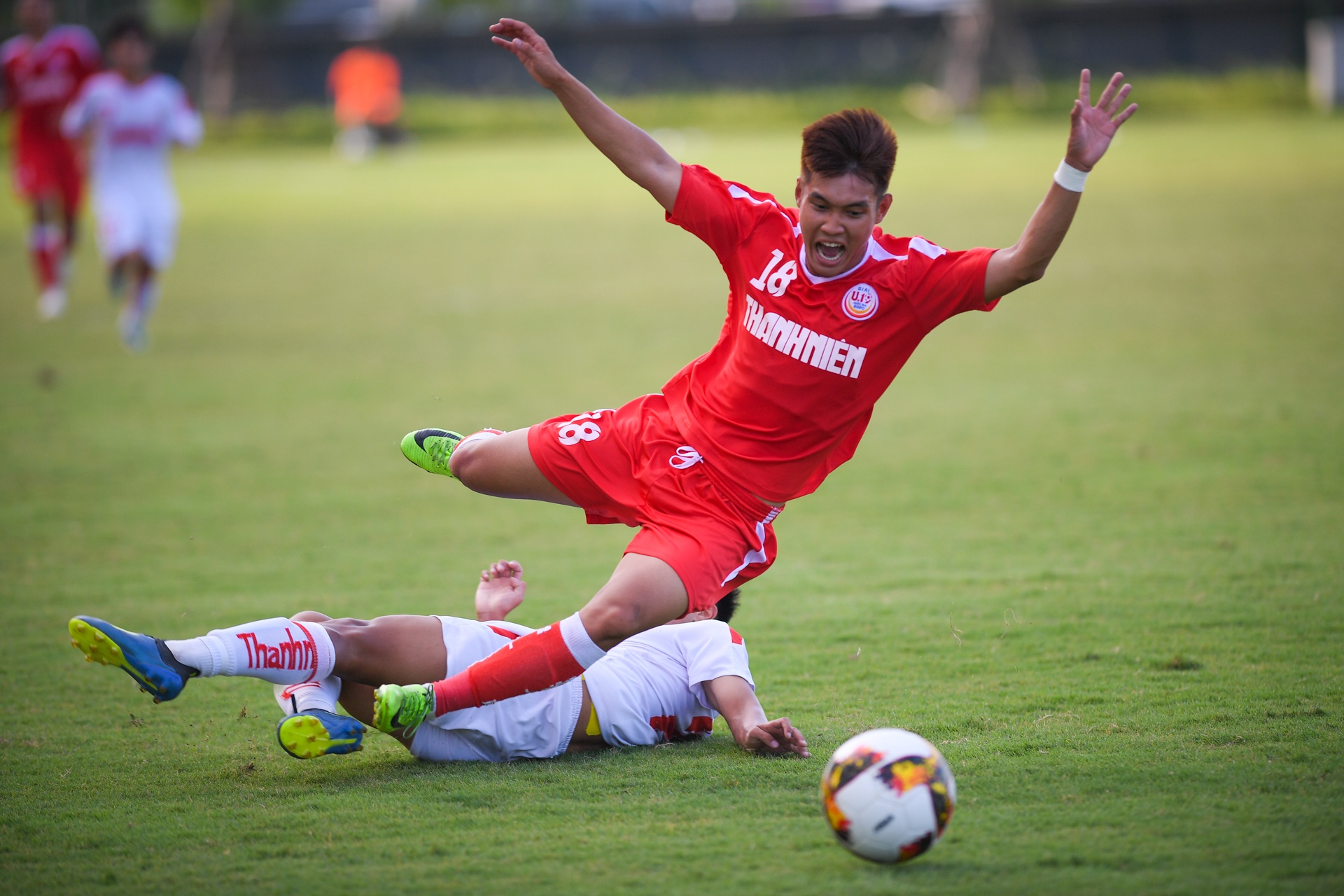 Cau thu Hoang Anh Gia Lai cui dau nhan huy chuong anh 11