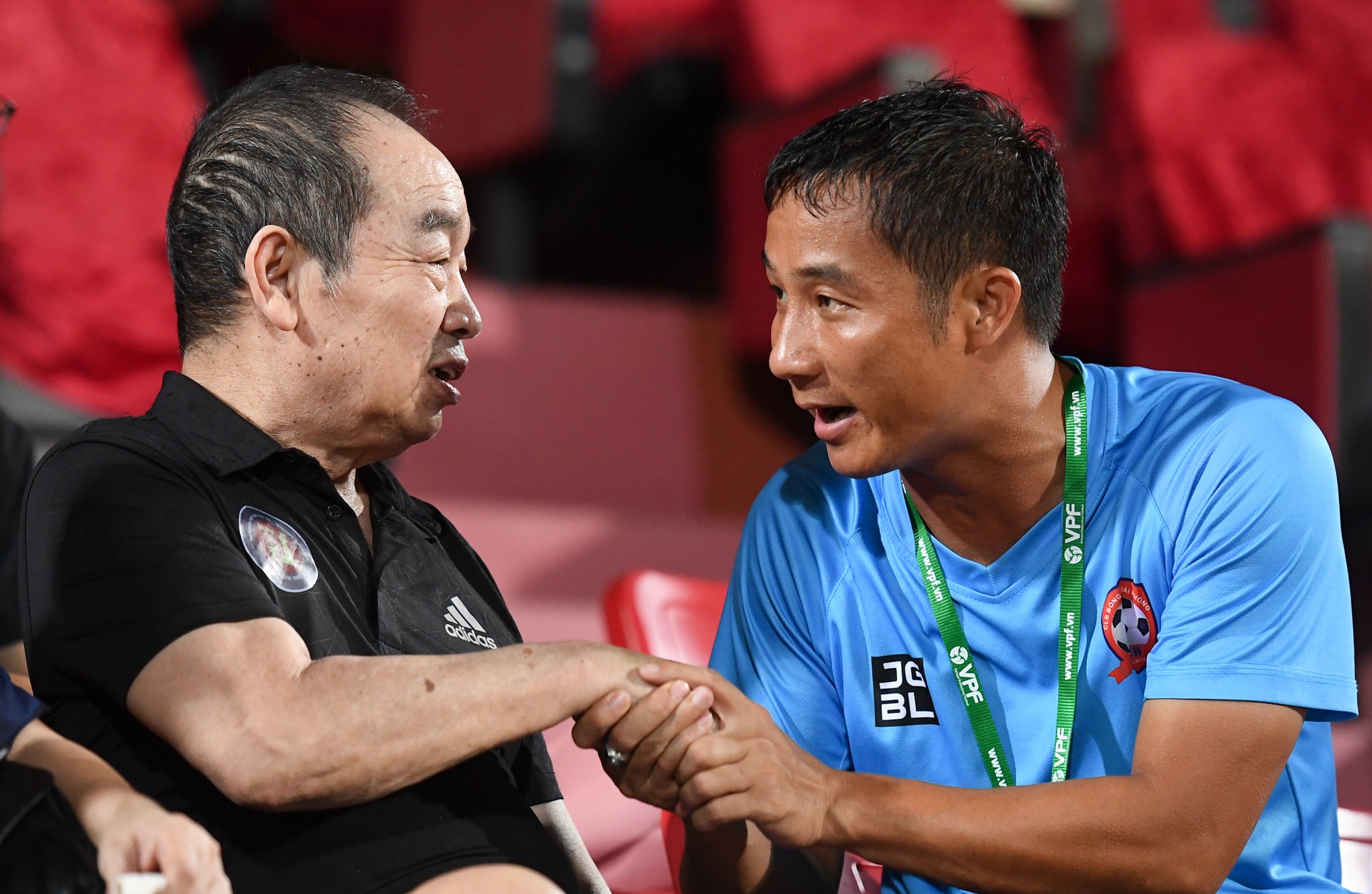 Que Ngoc Hai chia vui voi tro ly Lee Young-jin anh 5