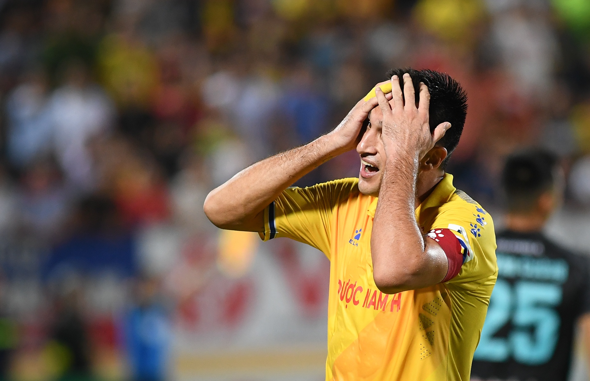 HLV Nam Dinh cam on CDV sau tran thang truoc CLB Quang Nam hinh anh