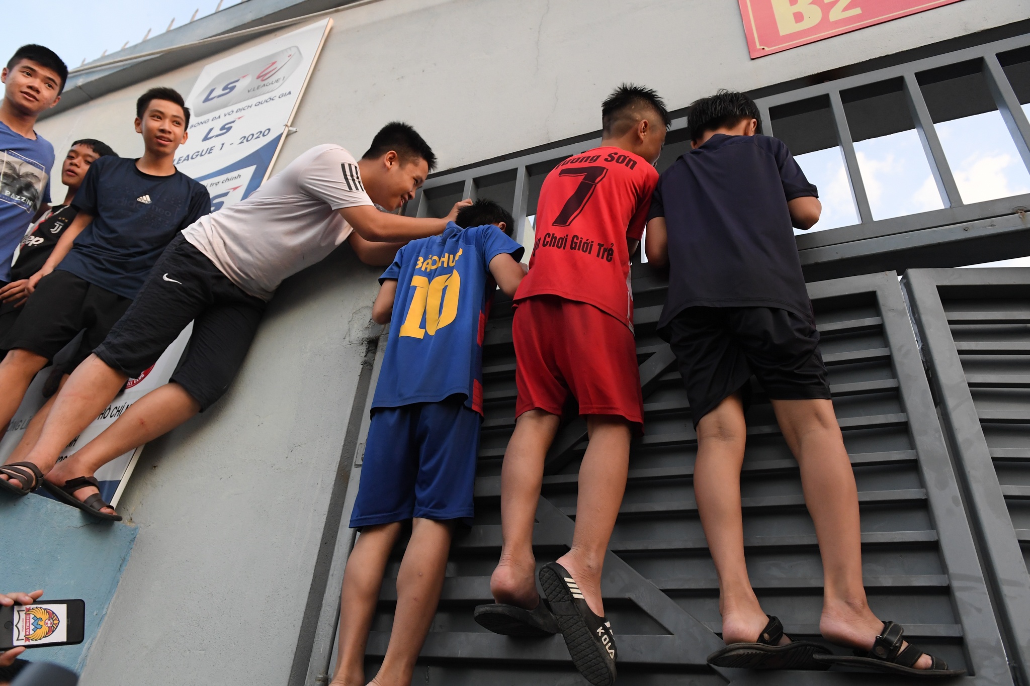 fan du cong sat de nhin thay Cong Phuong anh 10