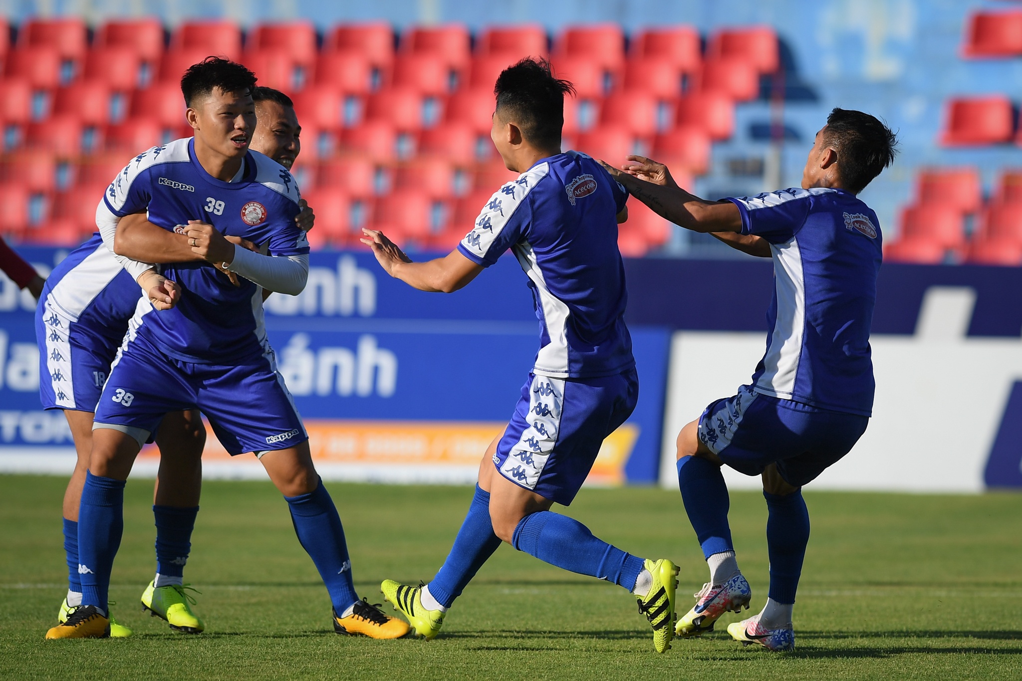 fan du cong sat de nhin thay Cong Phuong anh 14