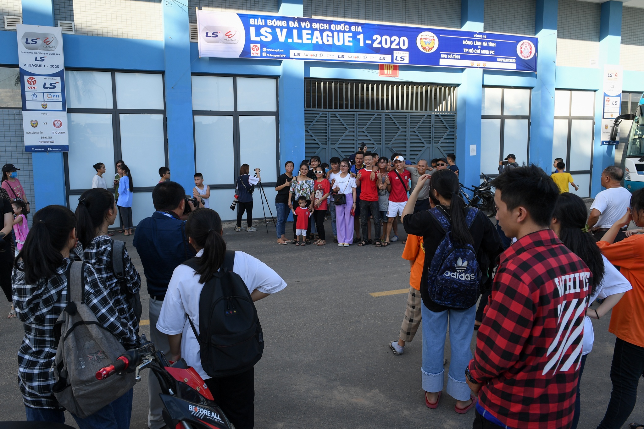 fan du cong sat de nhin thay Cong Phuong anh 1