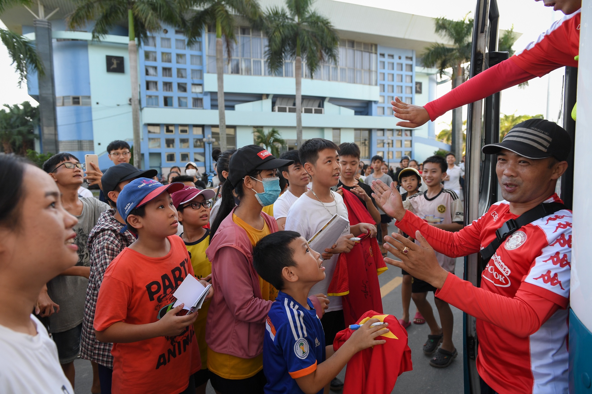 fan du cong sat de nhin thay Cong Phuong anh 2