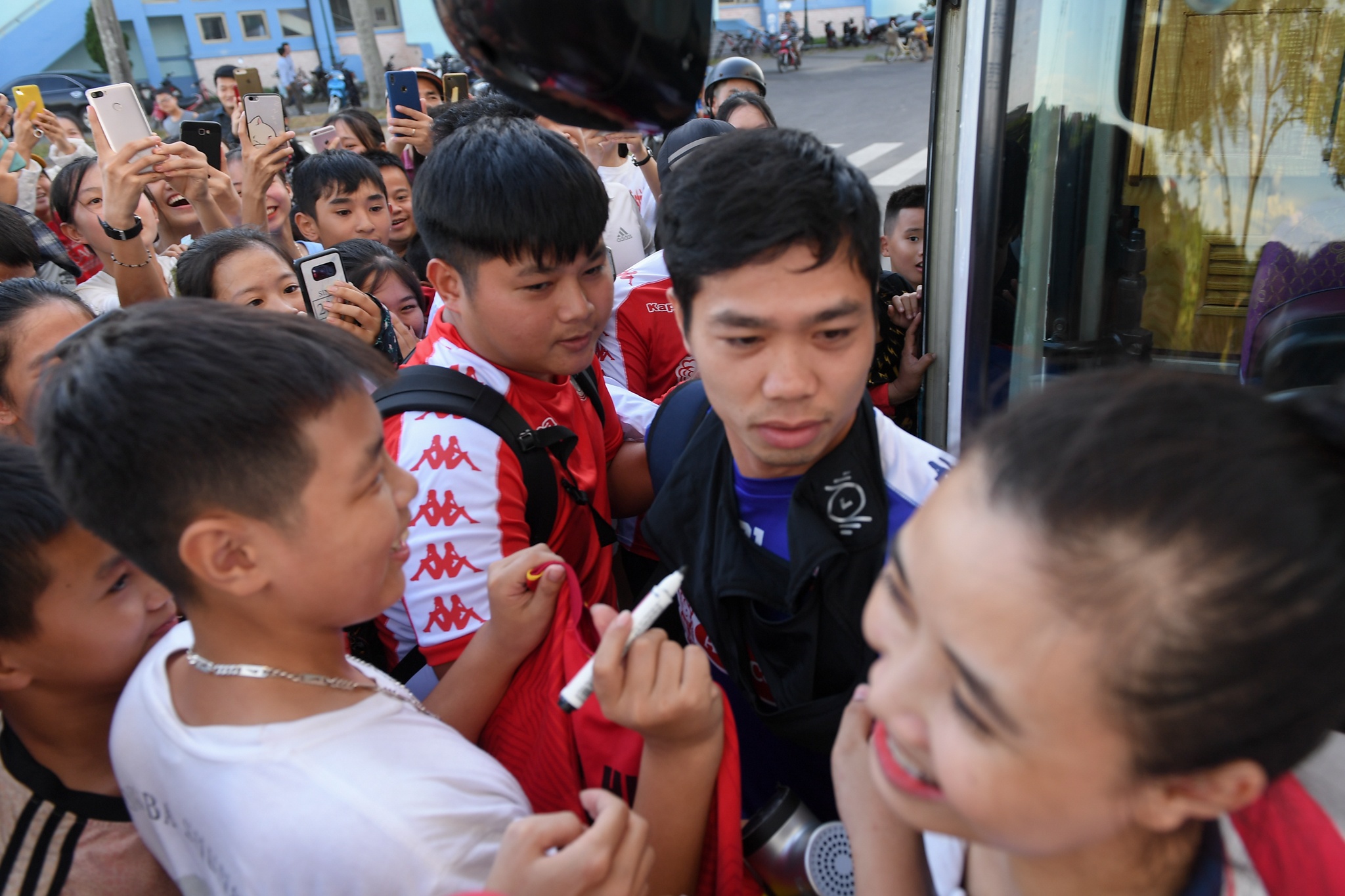 fan du cong sat de nhin thay Cong Phuong anh 3