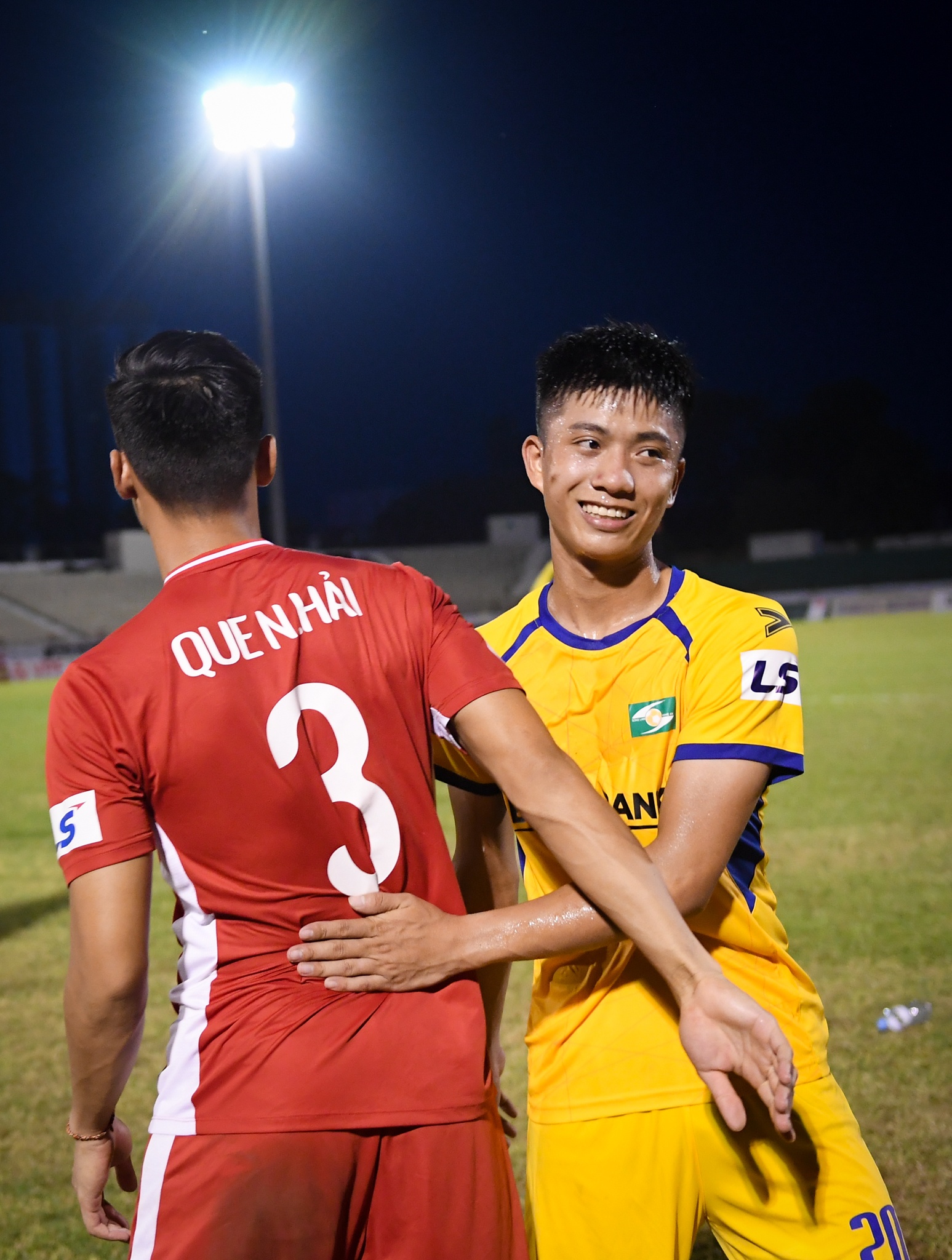 Phan Van Duc bat luc voi dong doi cu anh 10