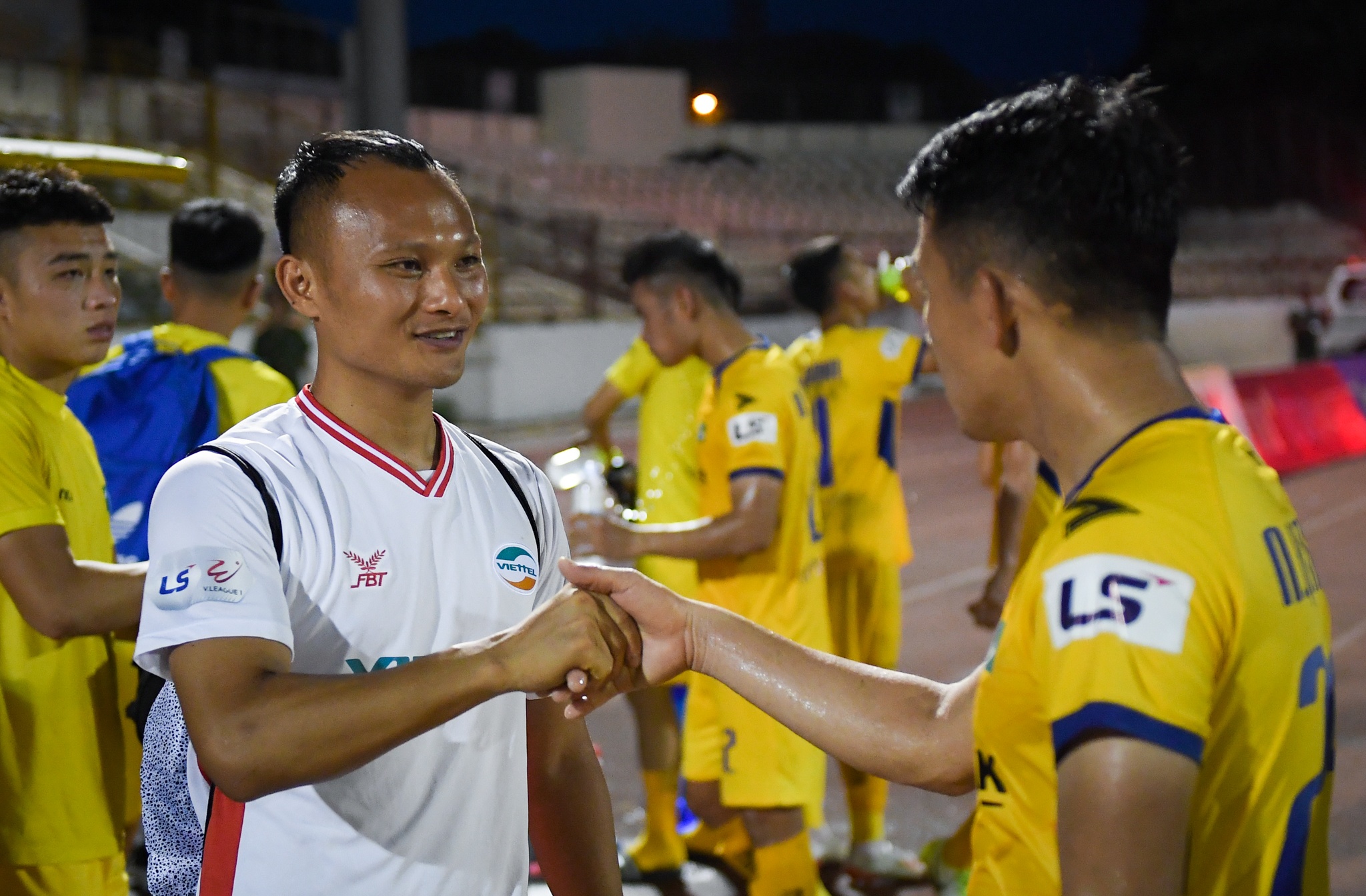 Phan Van Duc bat luc voi dong doi cu anh 11