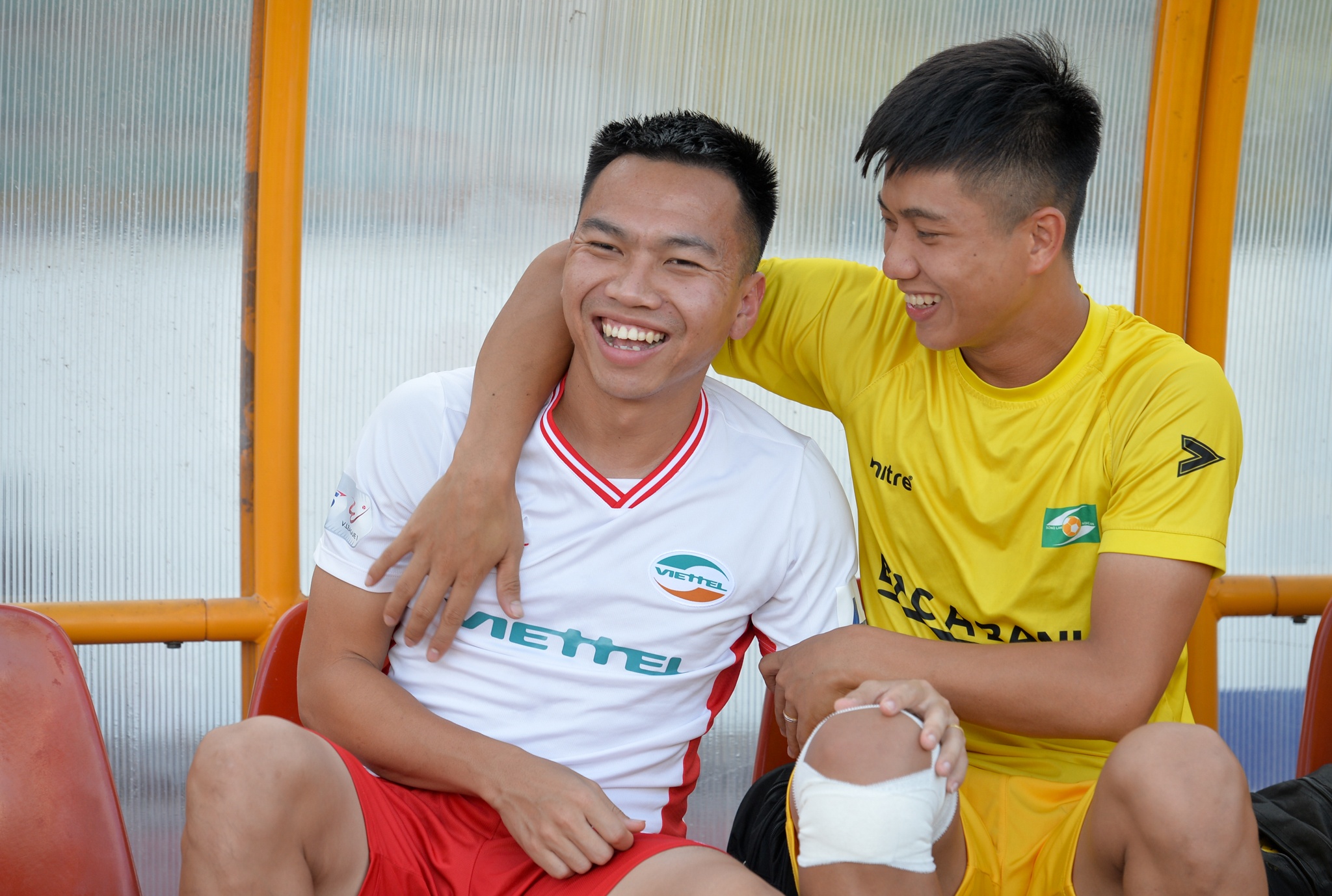 Phan Van Duc bat luc voi dong doi cu anh 1