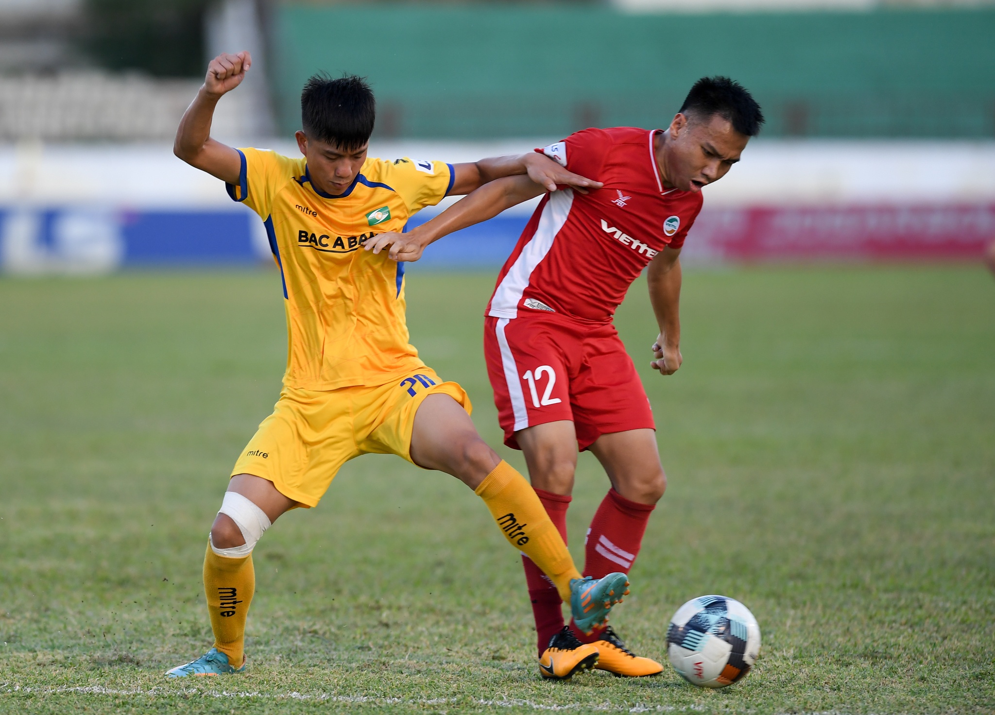 Phan Van Duc bat luc voi dong doi cu anh 2