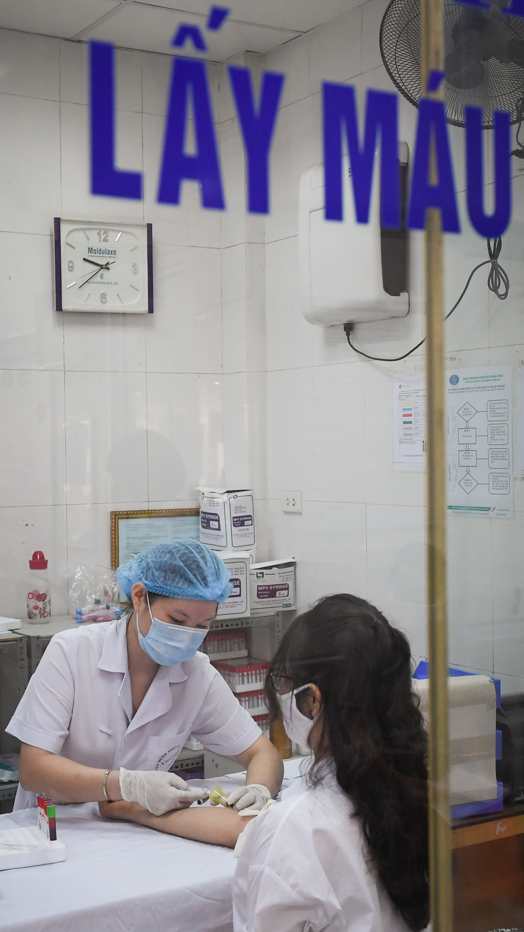 nu sinh tung mac Covid-19 anh 14