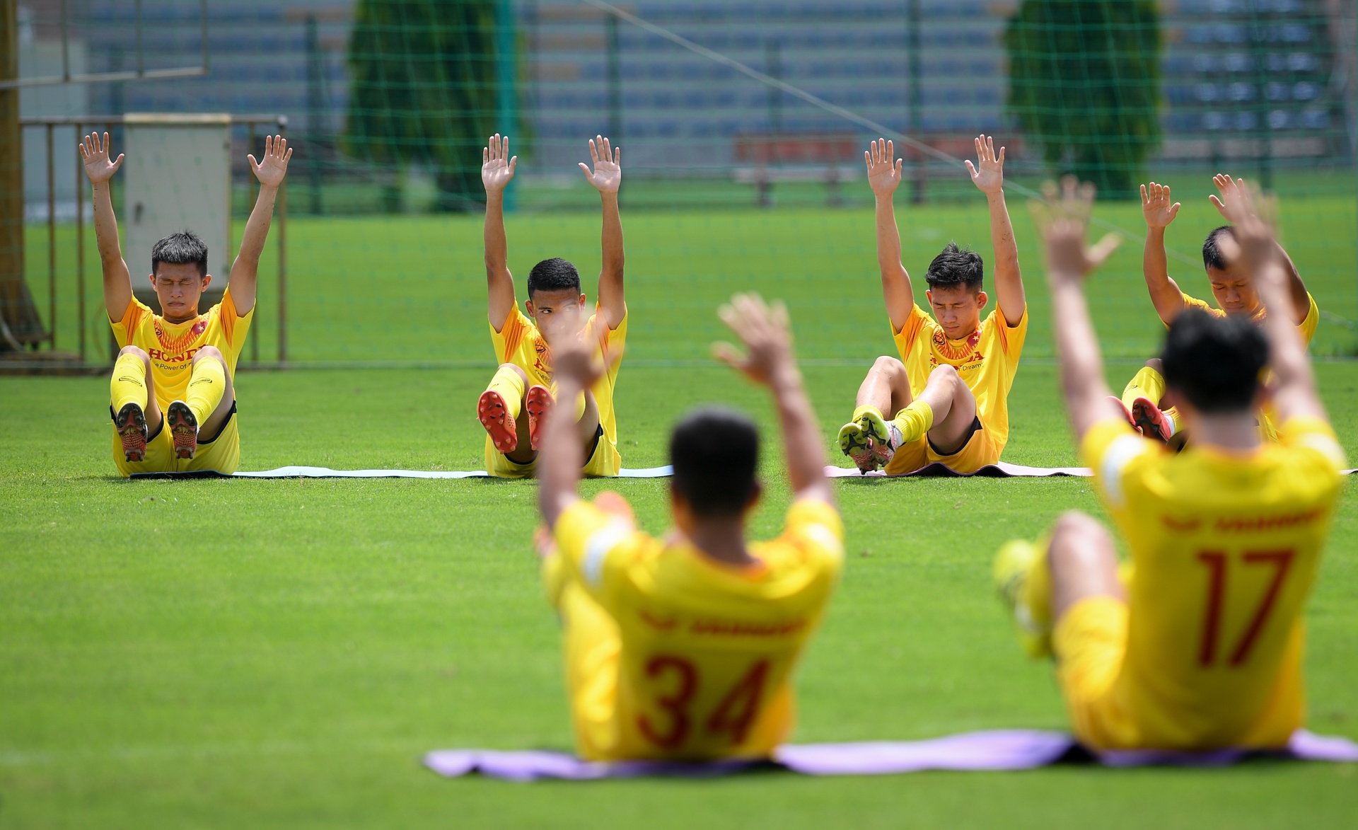 HLV Park Hang-seo chong day mot tay anh 2