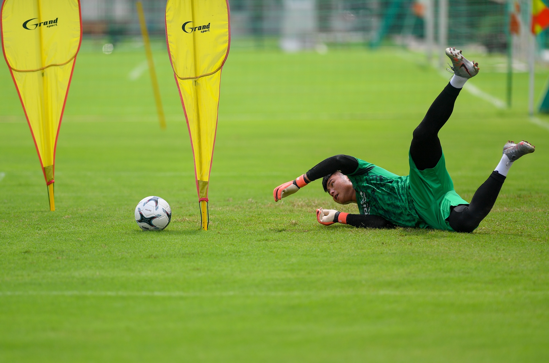 HLV Park Hang-seo chong day mot tay anh 10