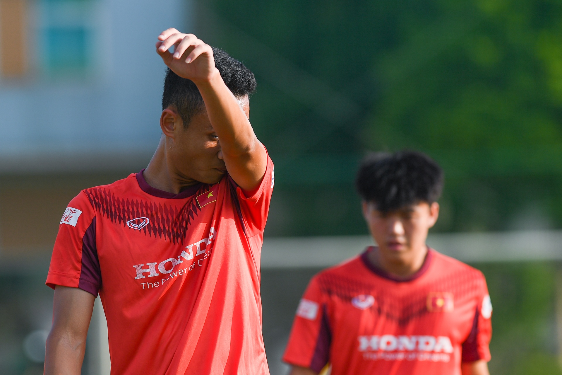 Cau thu U22 Viet Nam hop suc day oto anh 10