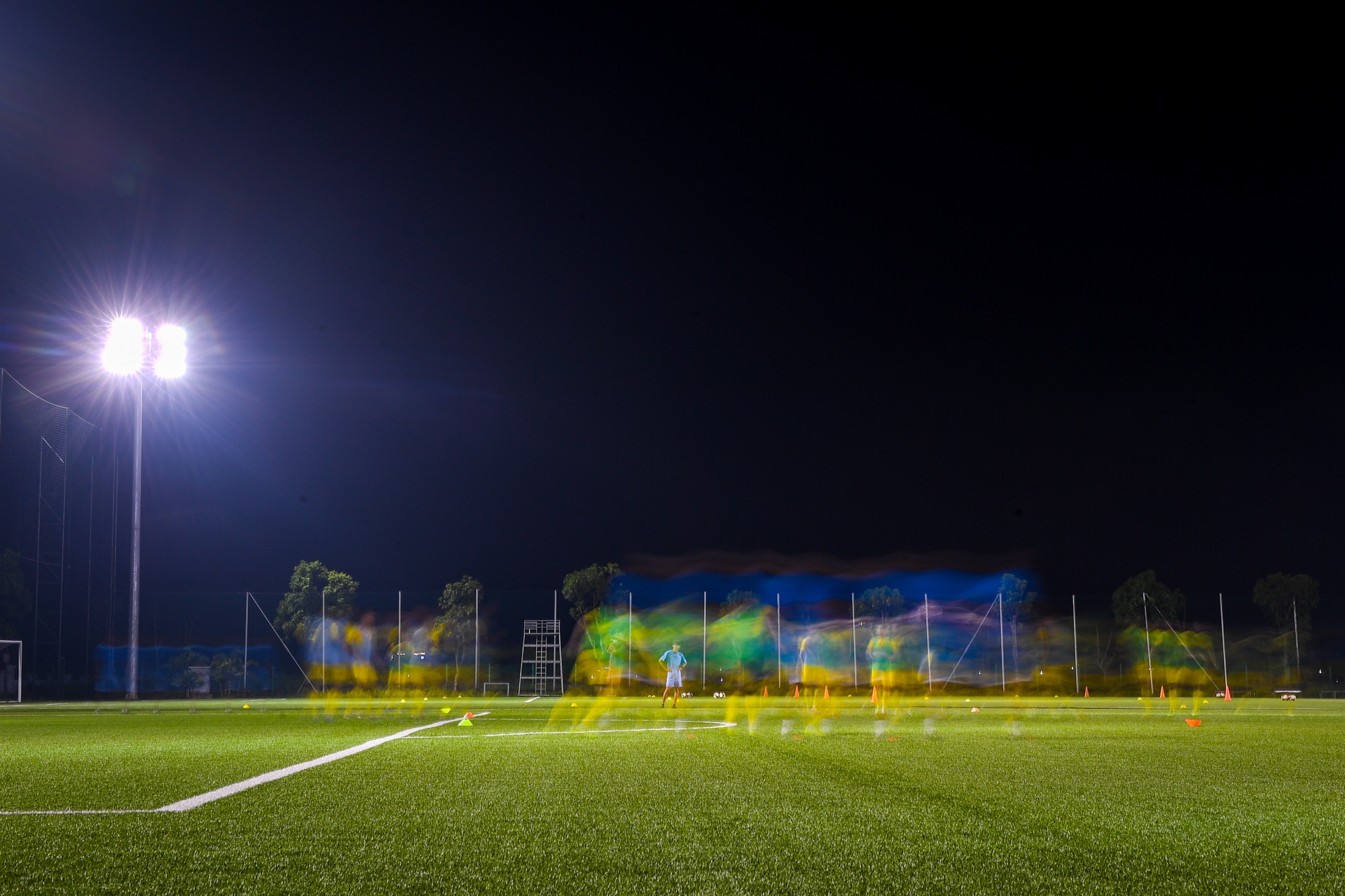 U19 Viet Nam luyen quan luc nua dem anh 1