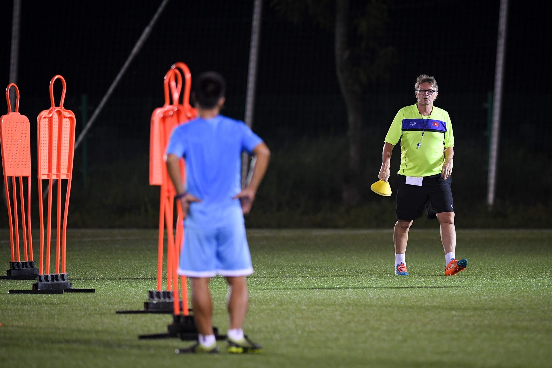 U19 Viet Nam luyen quan luc nua dem anh 2