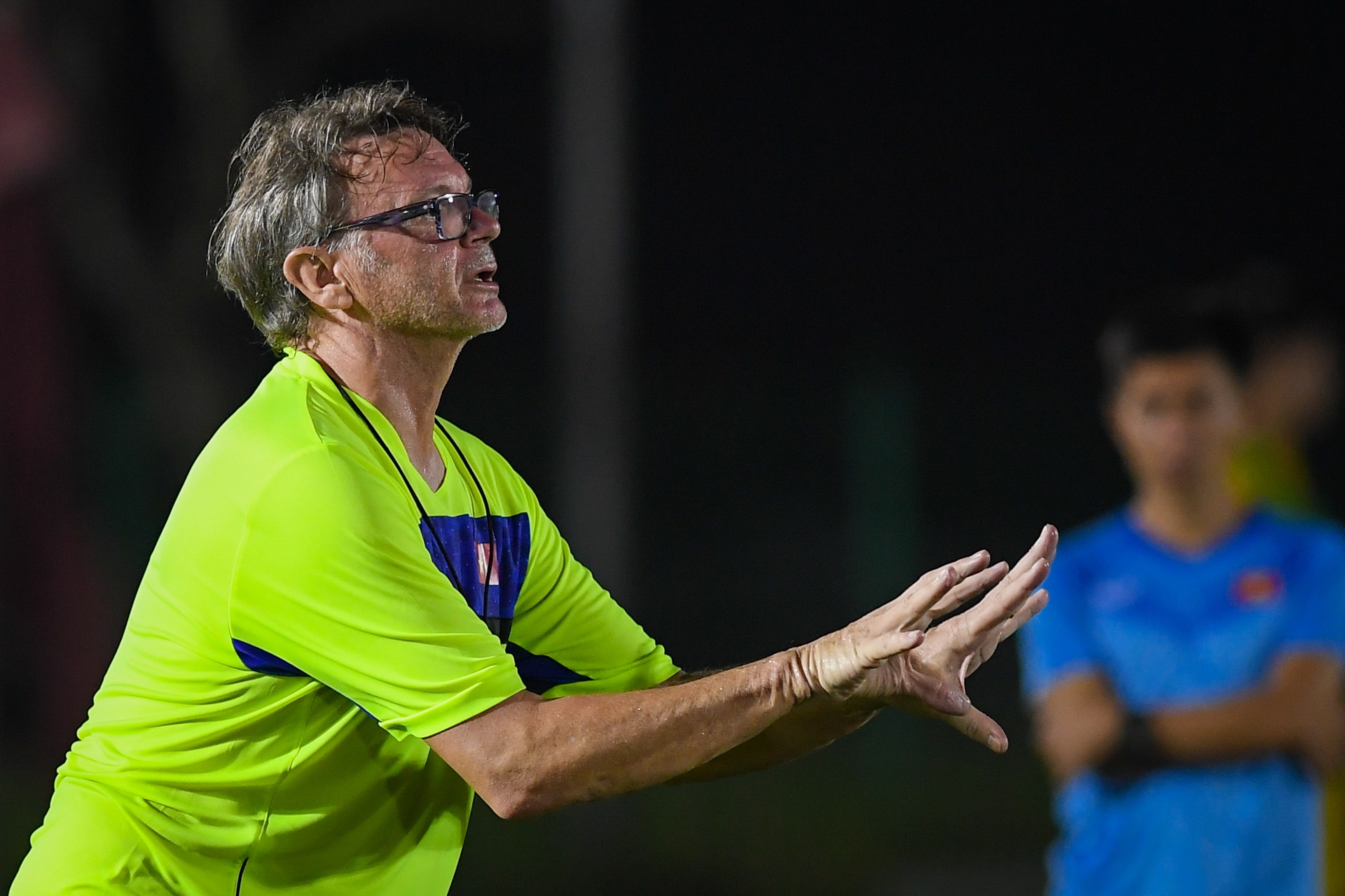 U19 Viet Nam luyen quan luc nua dem anh 5