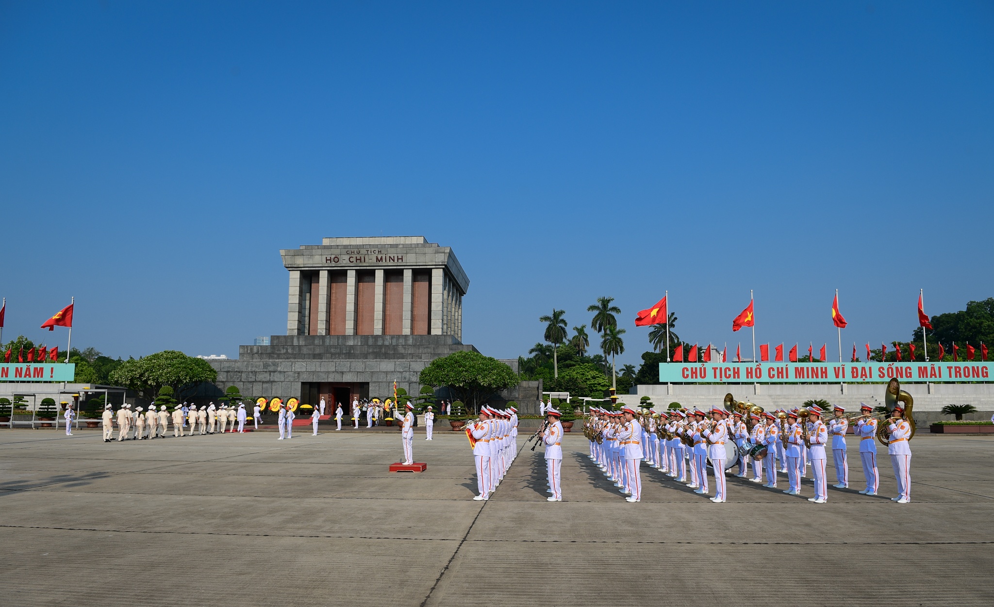 lanh dao Dang vieng Lang Bac anh 7