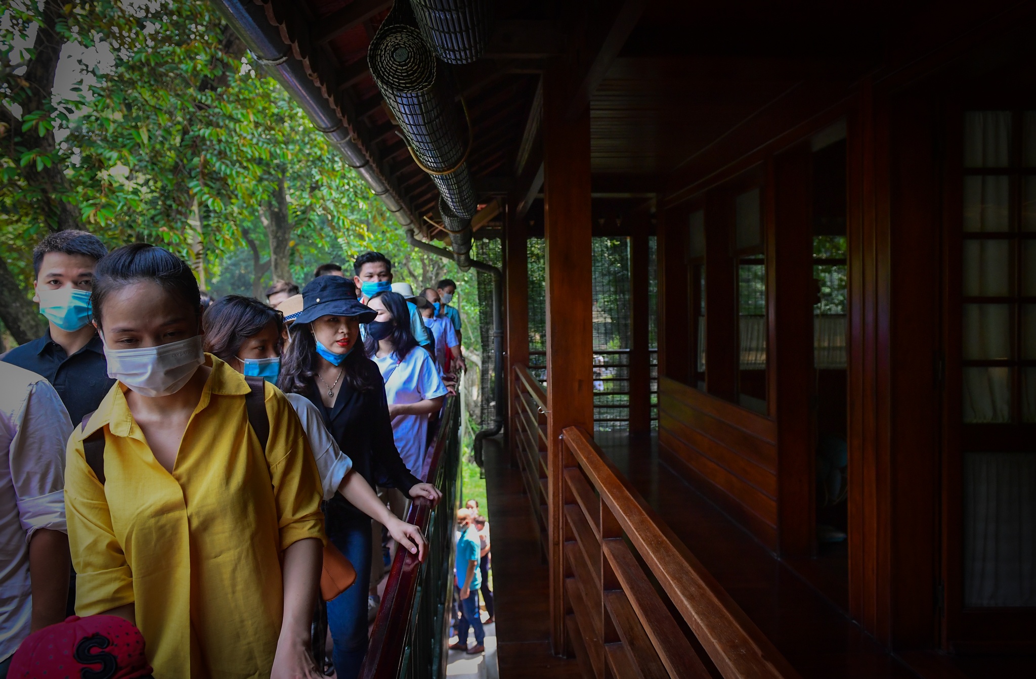 Nguoi dan xep hang vao Lang vieng Bac anh 4