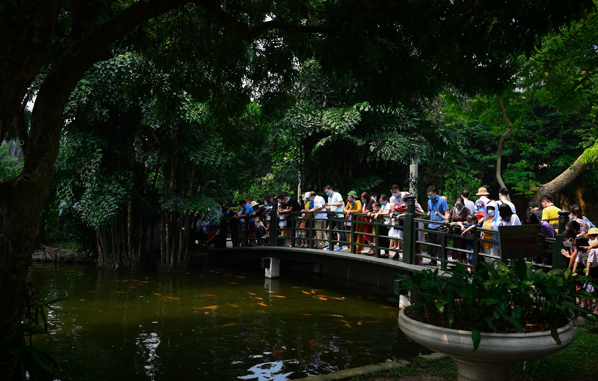 Nguoi dan xep hang vao Lang vieng Bac anh 5