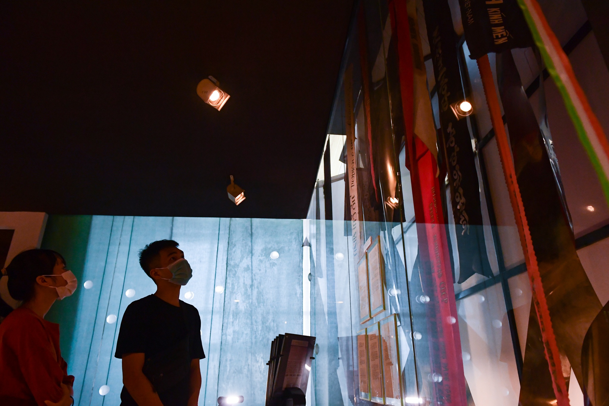 Nguoi dan xep hang vao Lang vieng Bac anh 9