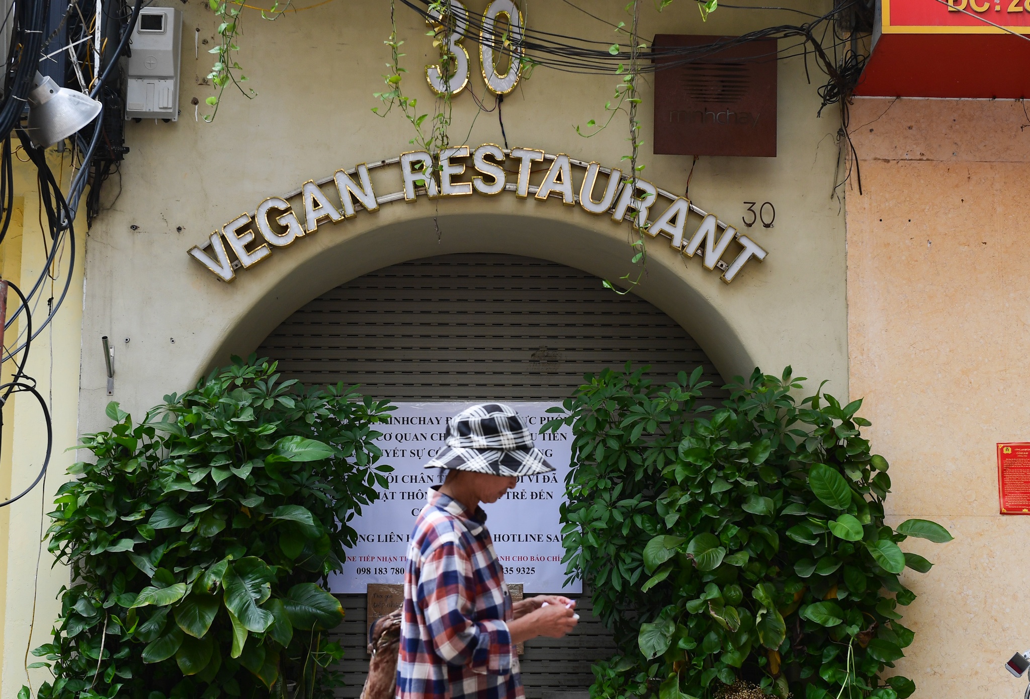 Nha hang, xuong san xuat pate Minh Chay dong cua hinh anh