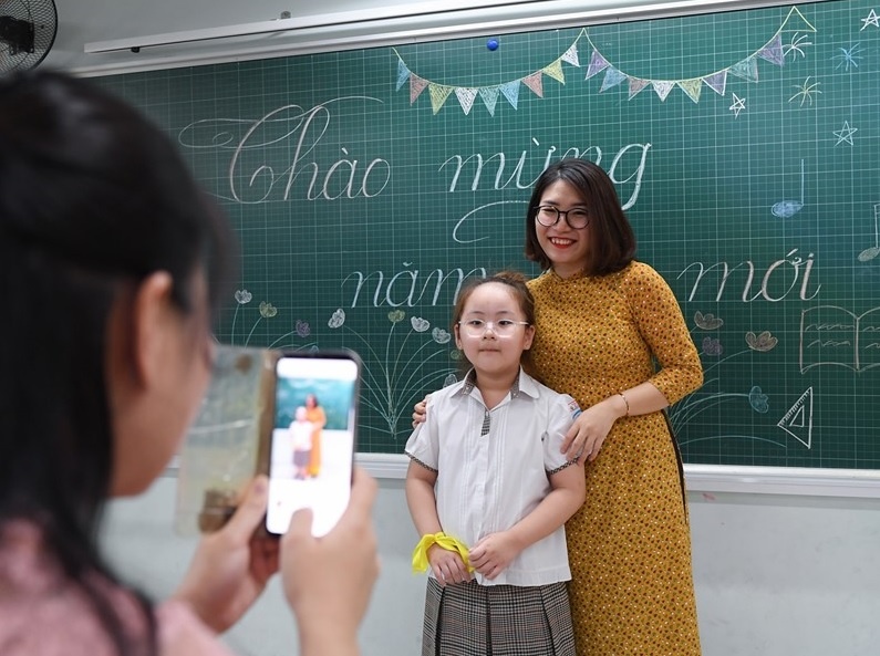 Ngay vao lop 2 cua co be Park Ju Yeon hinh anh