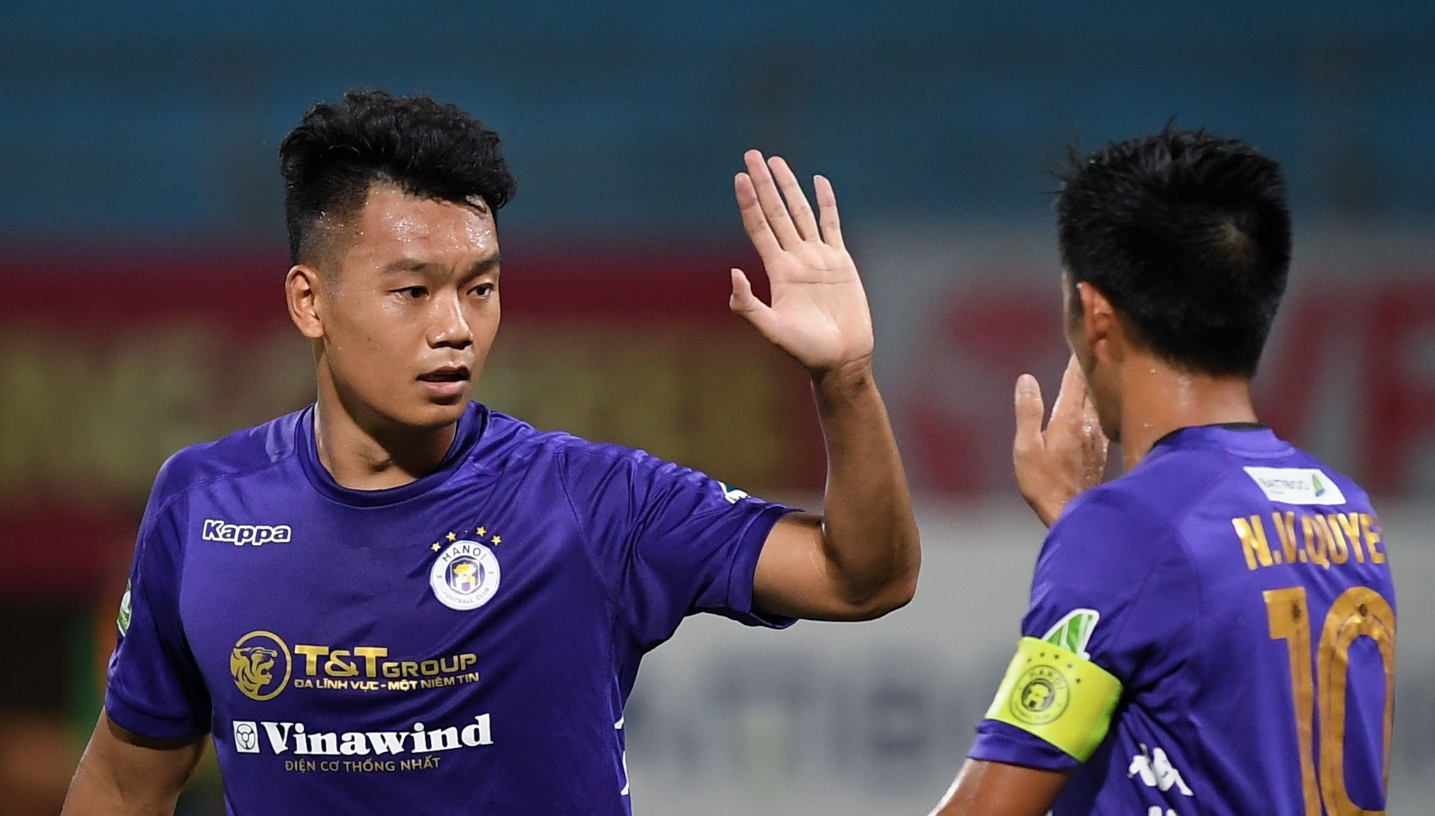 Thanh Chung da tien dao trong ngay Ha Noi thang 7-0 hinh anh