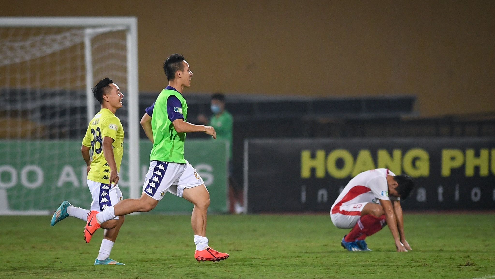 Quang Hai bat nhip cho co dong vien anh 1