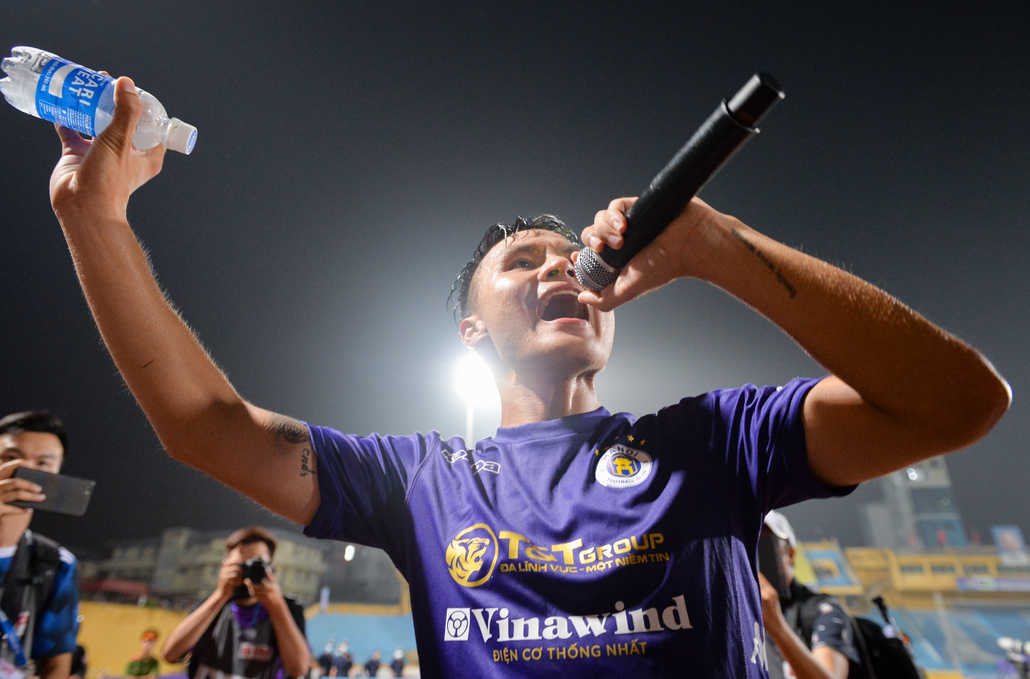 Quang Hai bat nhip cho co dong vien anh 3