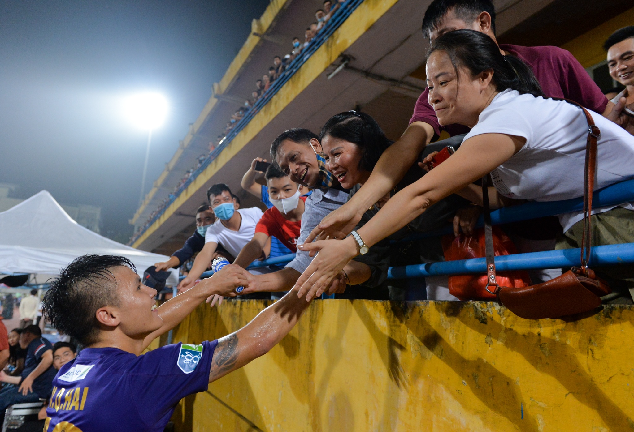 Quang Hai bat nhip cho co dong vien anh 4