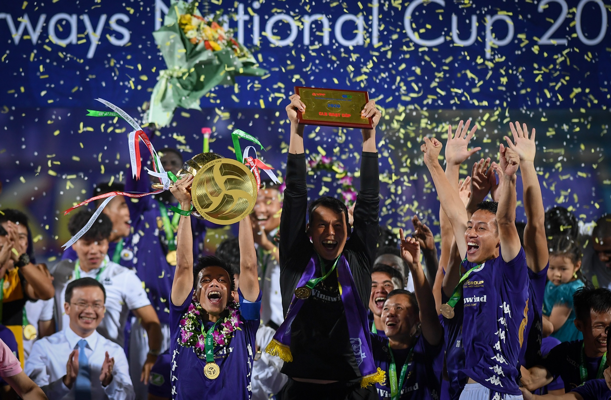 Quang Hai bat nhip cho co dong vien anh 10