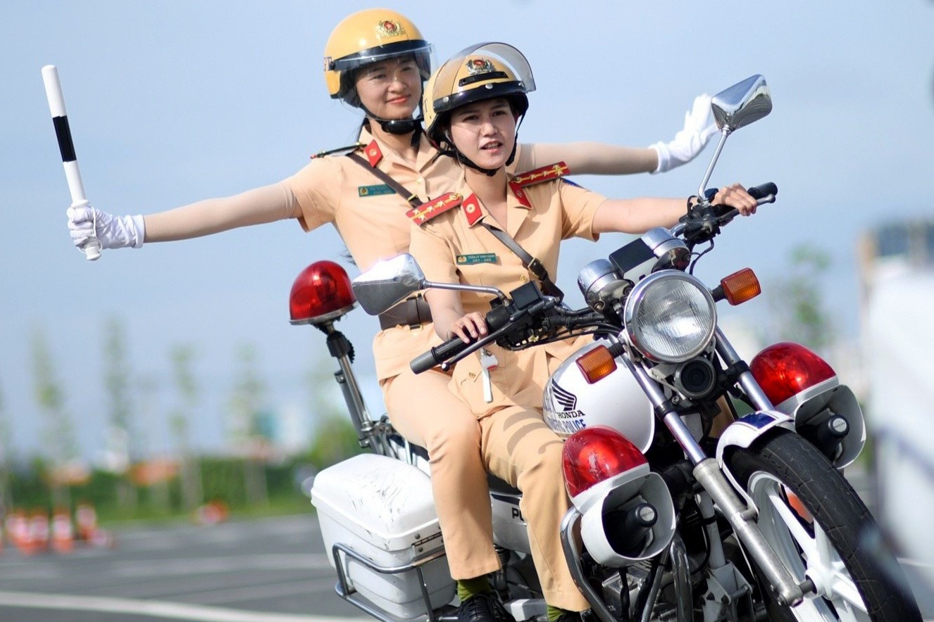 Trang phuc CSGT qua cac thoi ky hinh anh