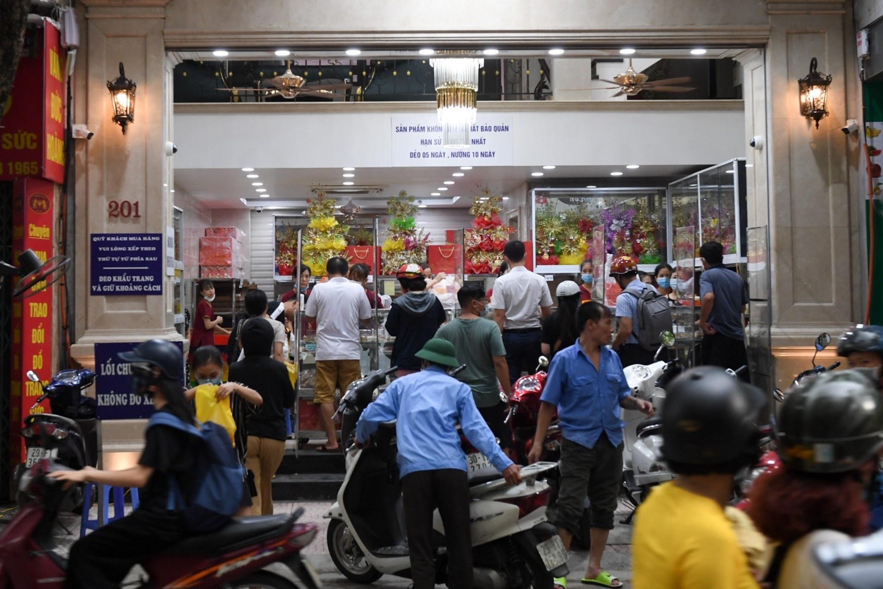 Thi truong banh trung thu truyen thong anh 1