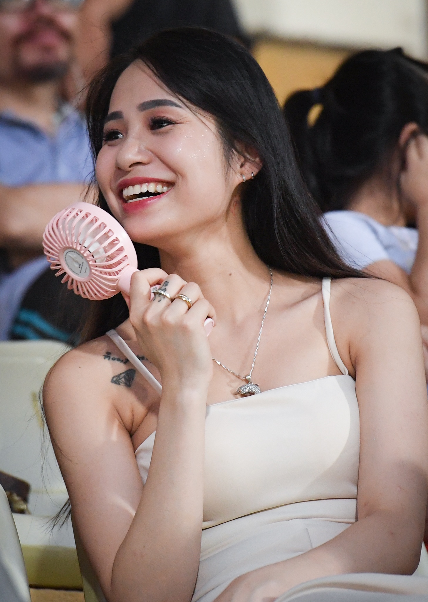 Bui Tien Dung dua vo con di co vu anh 3